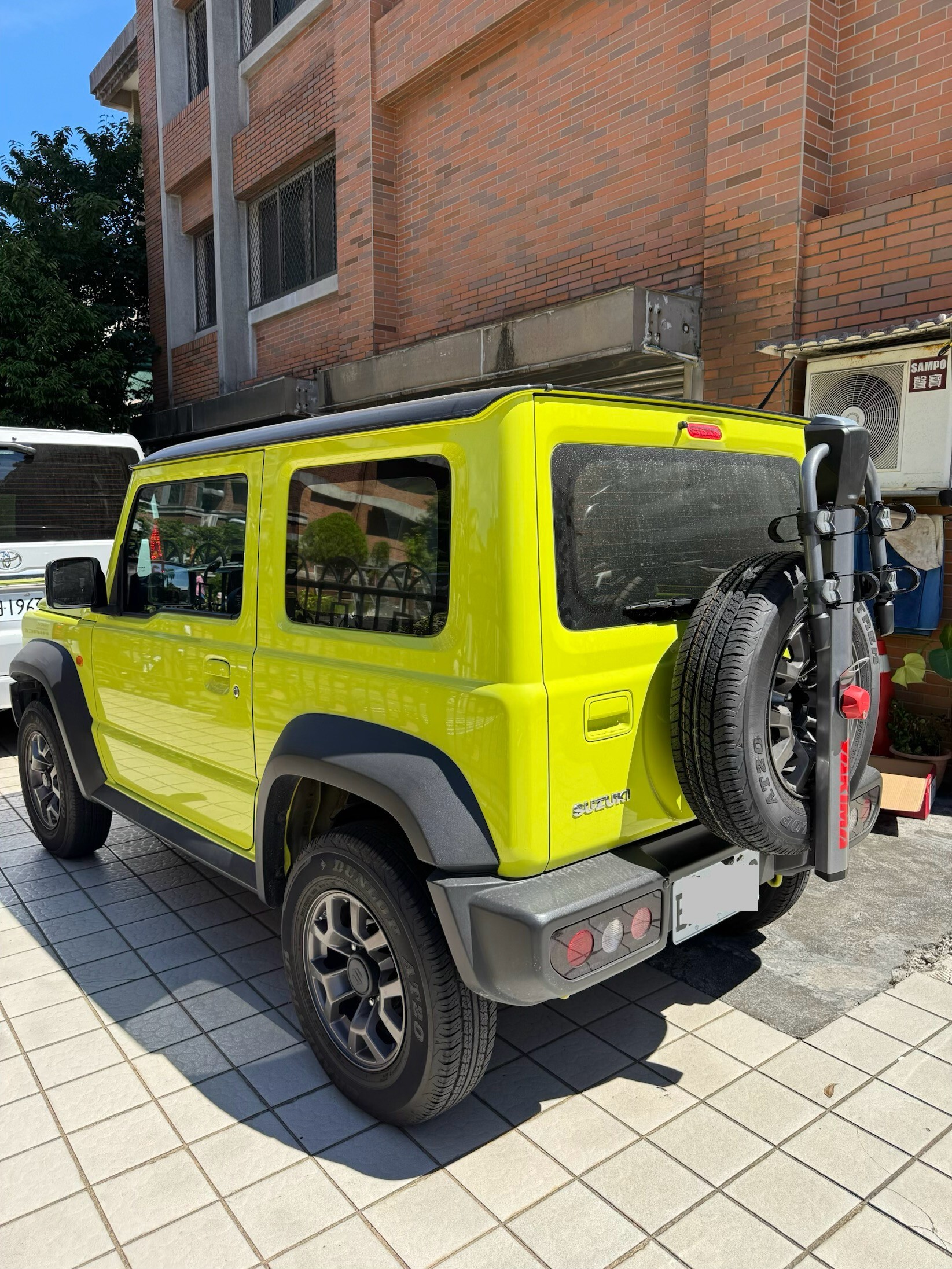 Suzuki Jimny 備胎型單車架適合單車旅行與戶外露營