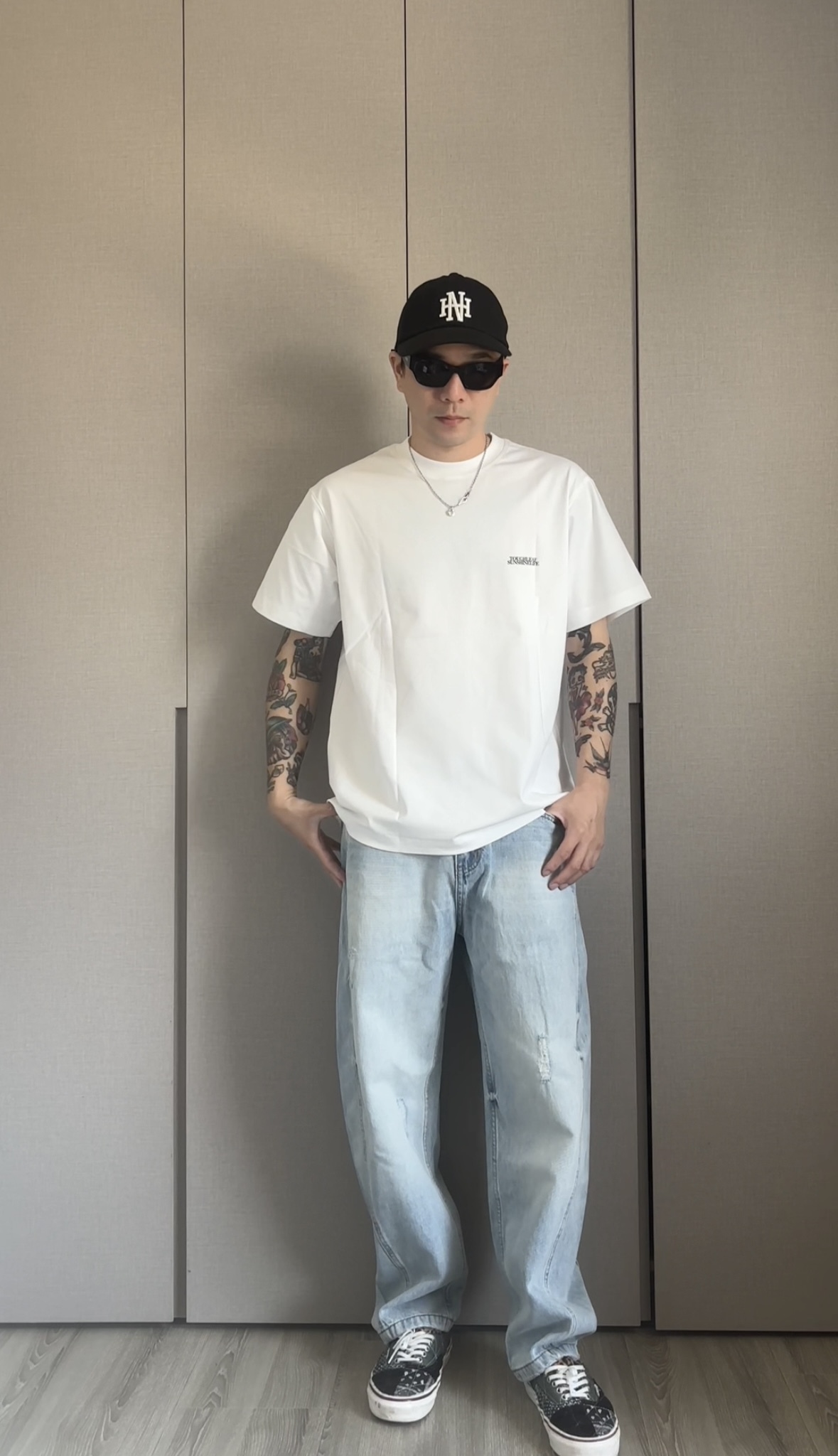 淺藍色水洗直筒褲