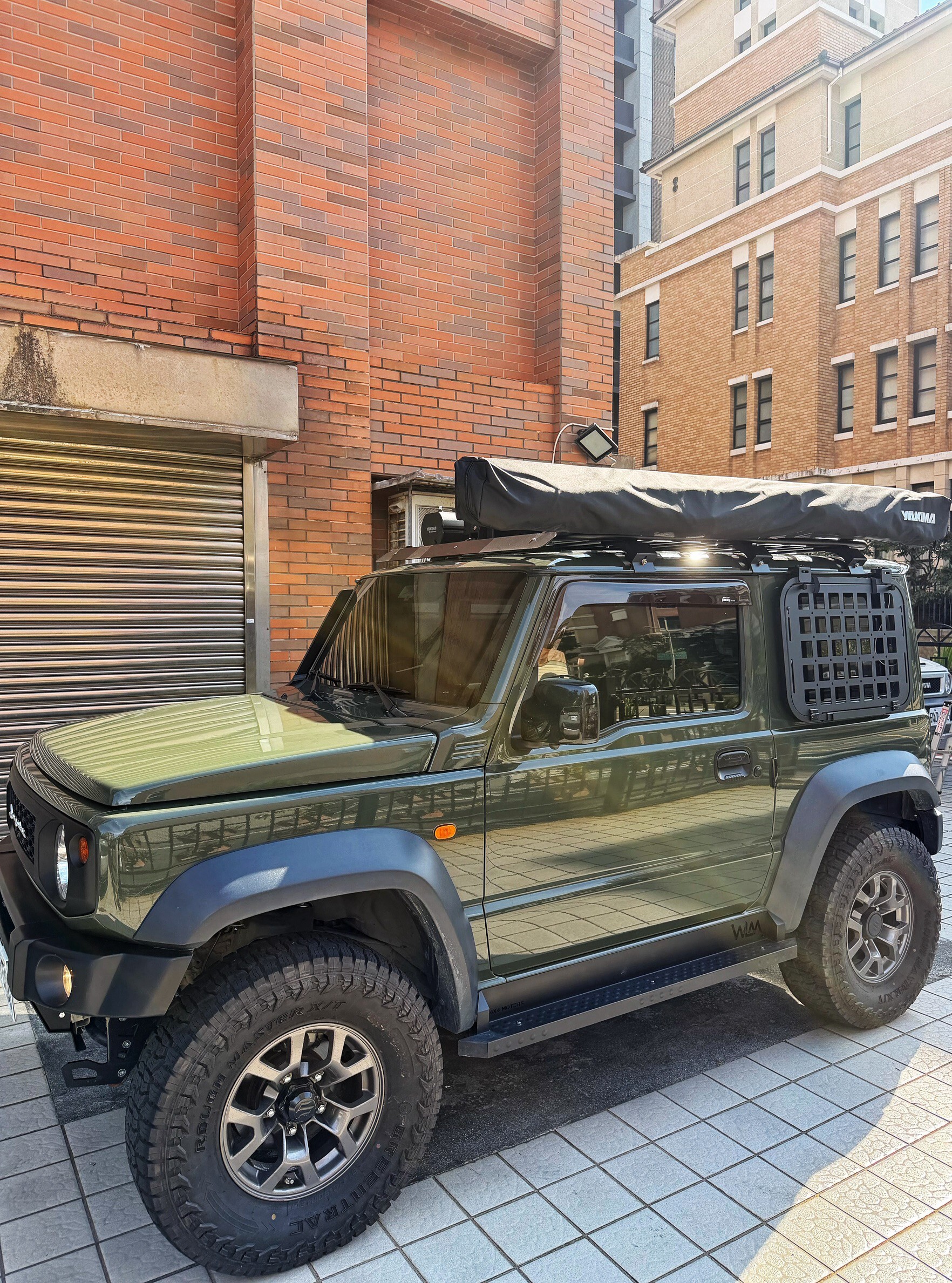 Jimny JB74 YAKIMA OverNOut 270 2.25 m 蝙蝠帳實車安裝案例
