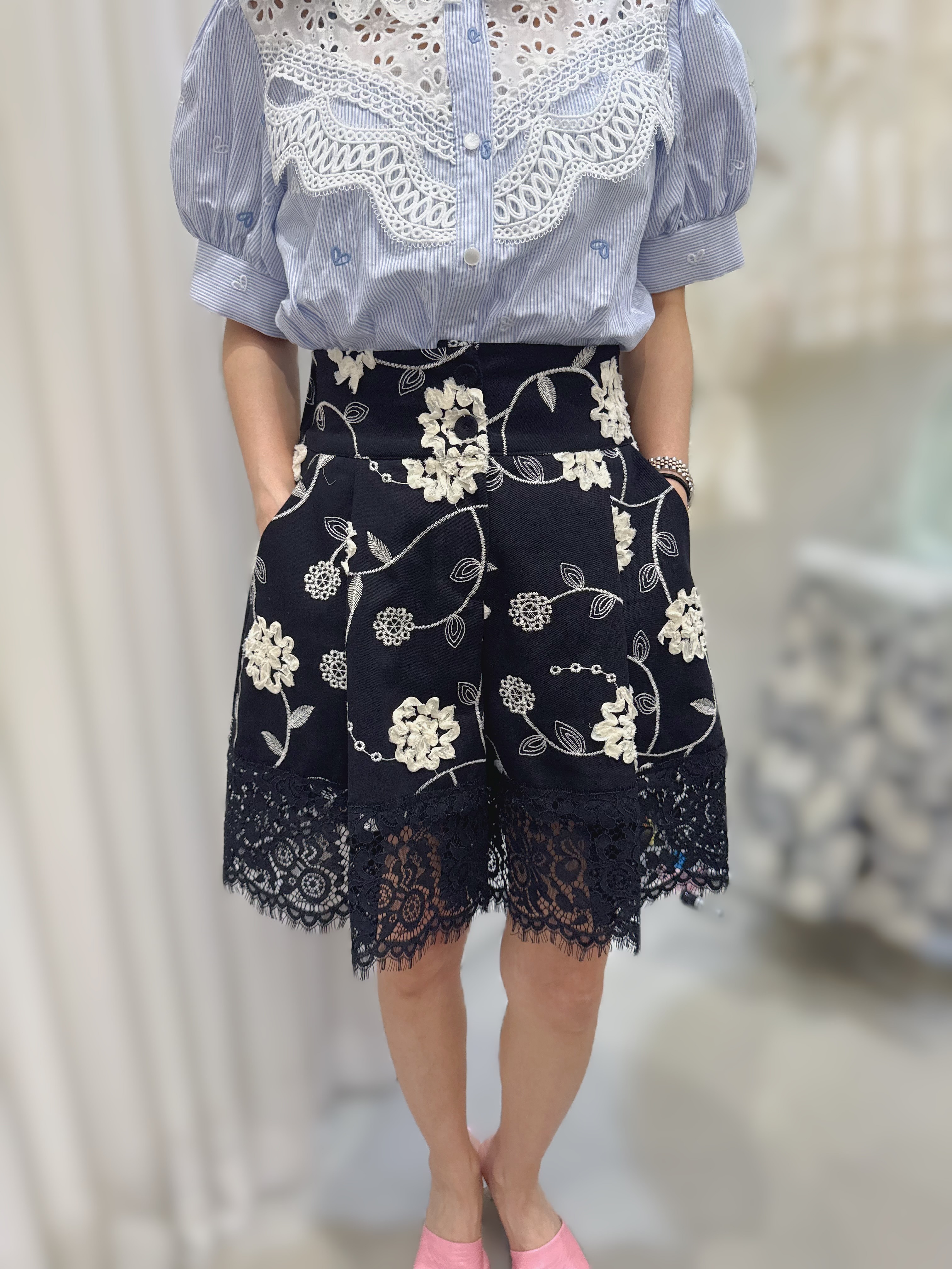 Y27  秋裝刺繡褲  腰27-36 HIP56 長20 $399