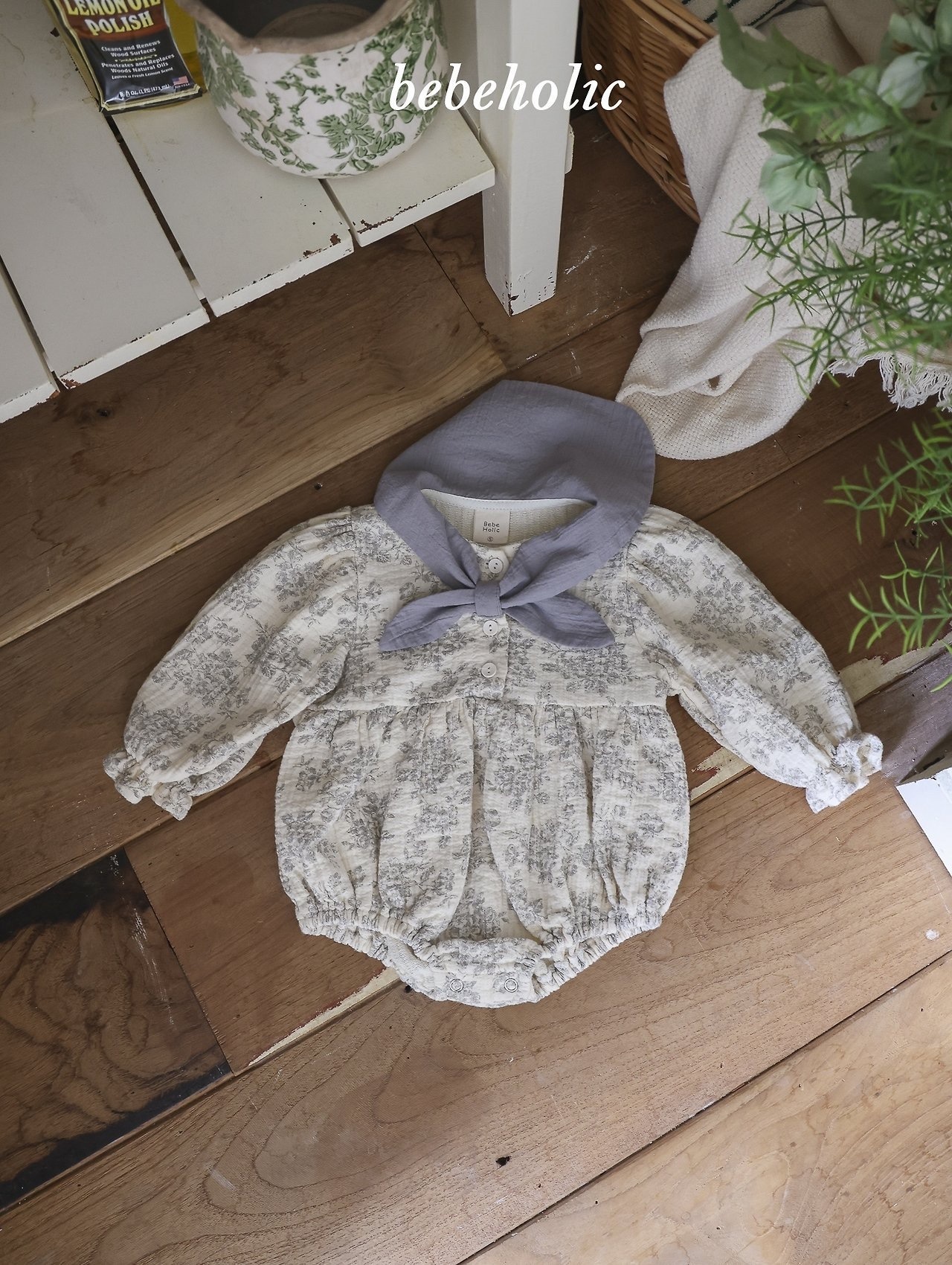 BEBE HOLIC Bri Cape Suit
