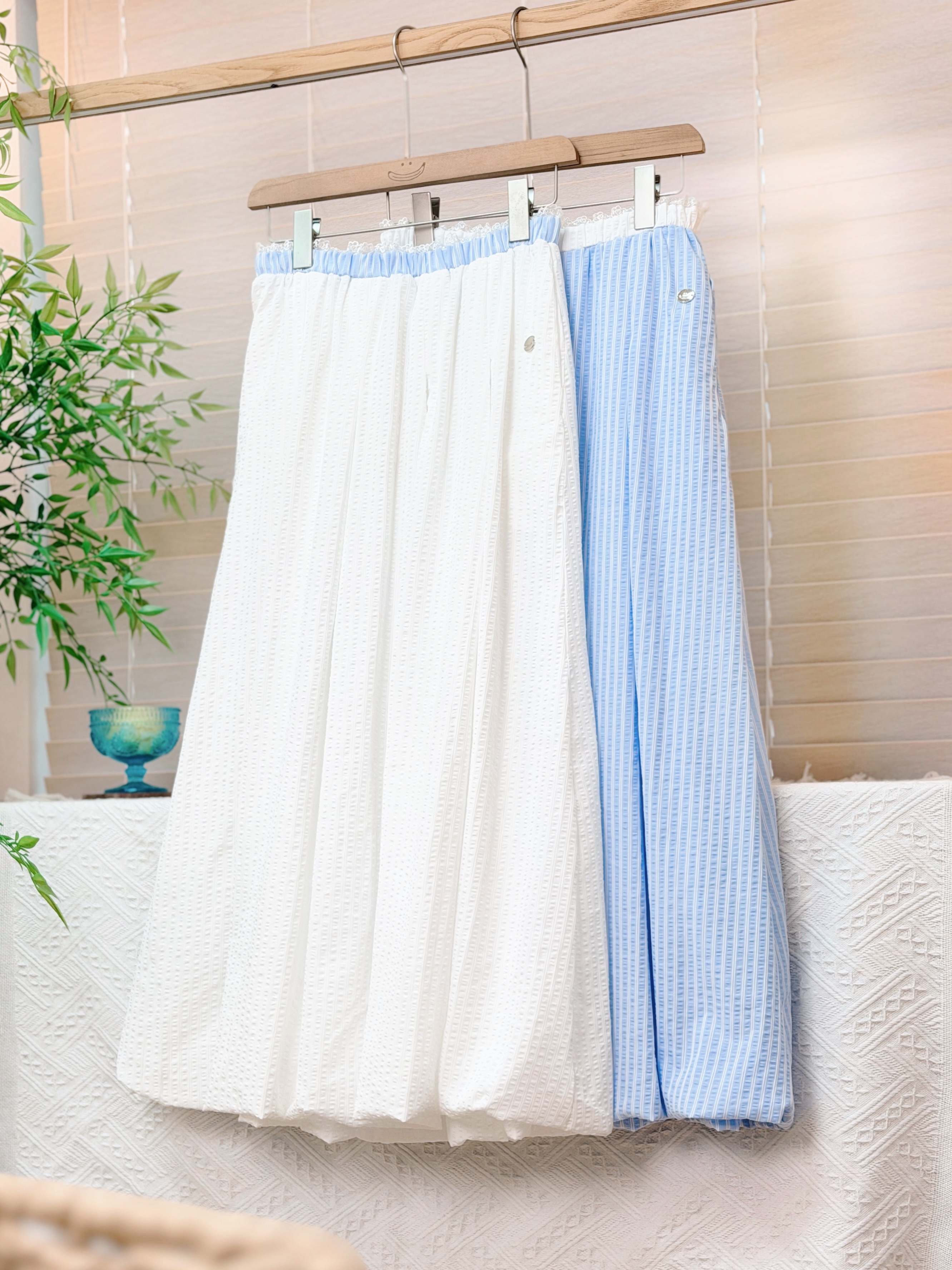 兩色 / 蕾絲腰圍拼接直間泡泡裙 / Contrast Lace Striped Seersucker Bubble Skirt