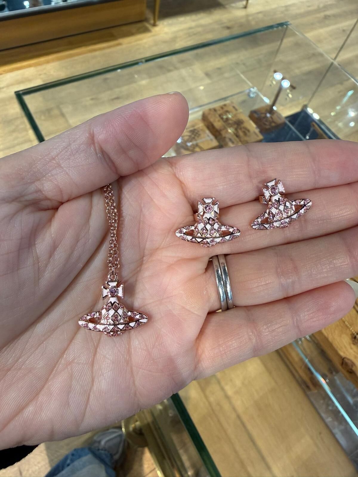 LYS02194 Vivienne Westwood 閃鑽水晶土星系列