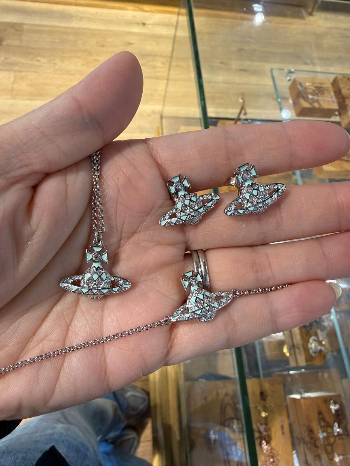 LYS02194 Vivienne Westwood 閃鑽水晶土星系列