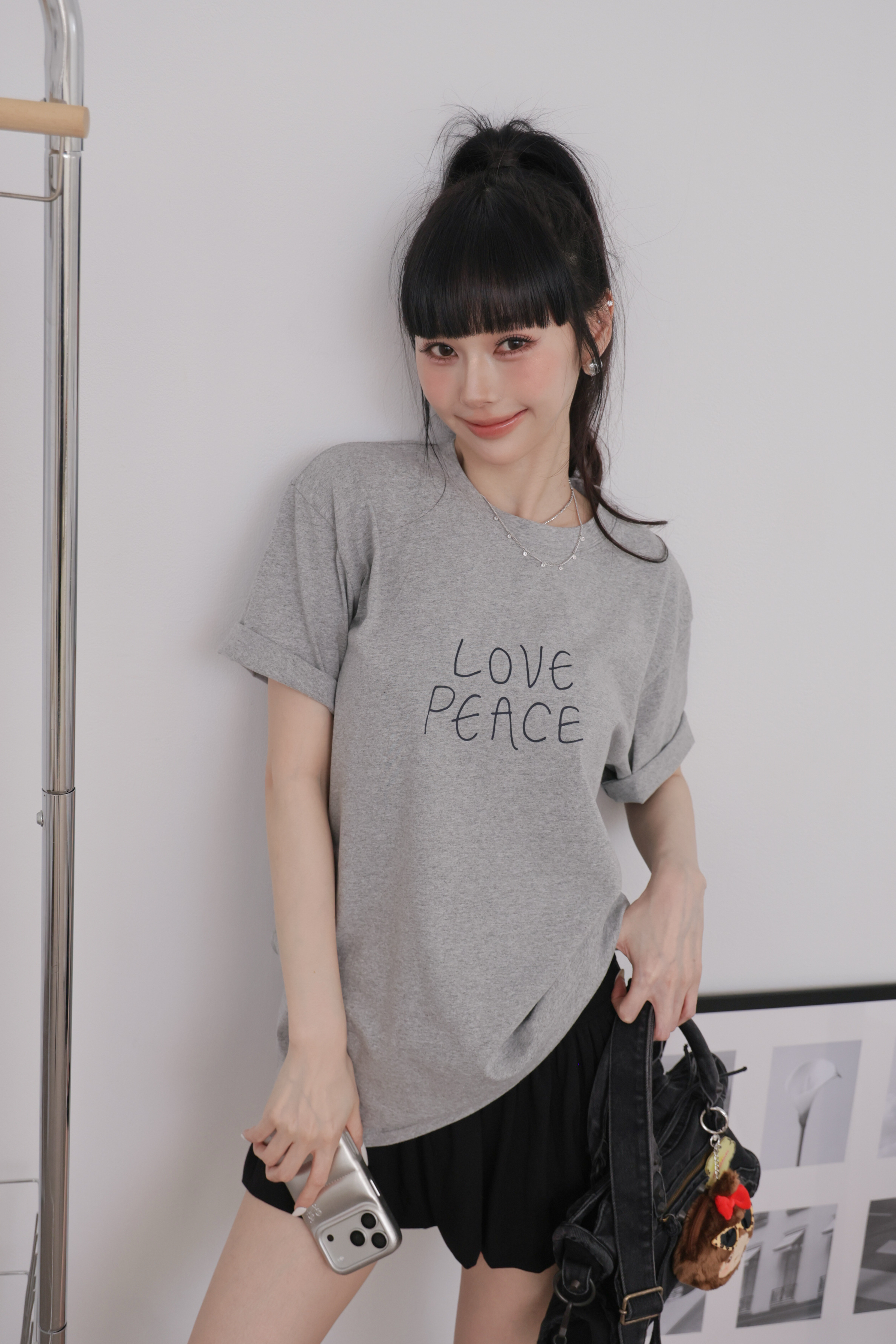 LOVE PEACE手繪感字母寬鬆短T R49