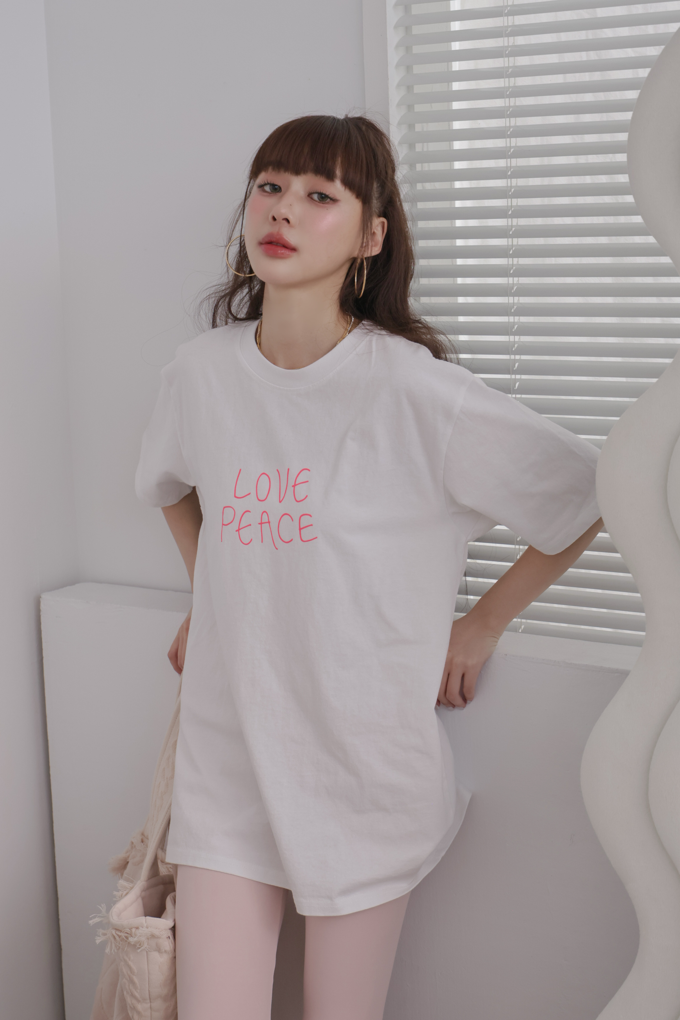 LOVE PEACE手繪感字母寬鬆短T R49