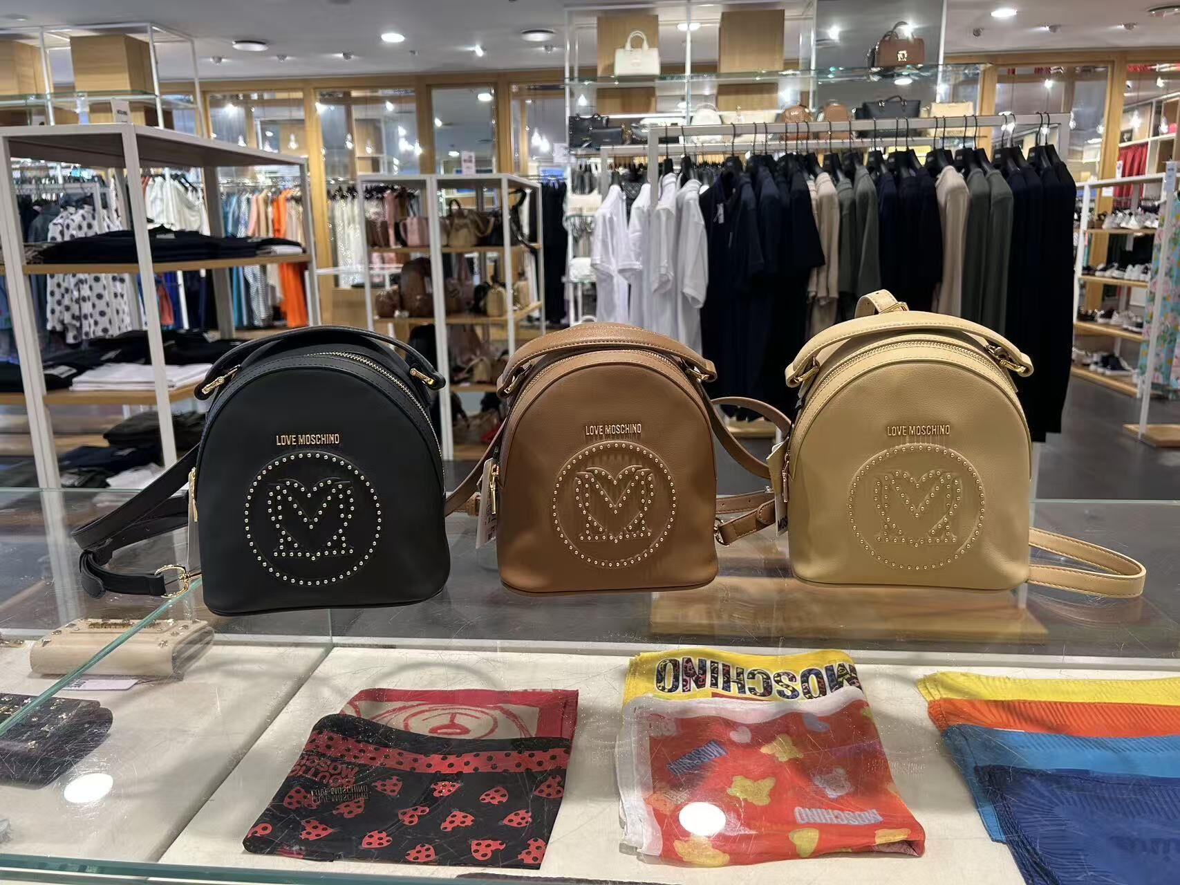 LYS02201 Love Moschino 窩釘logo 背囊