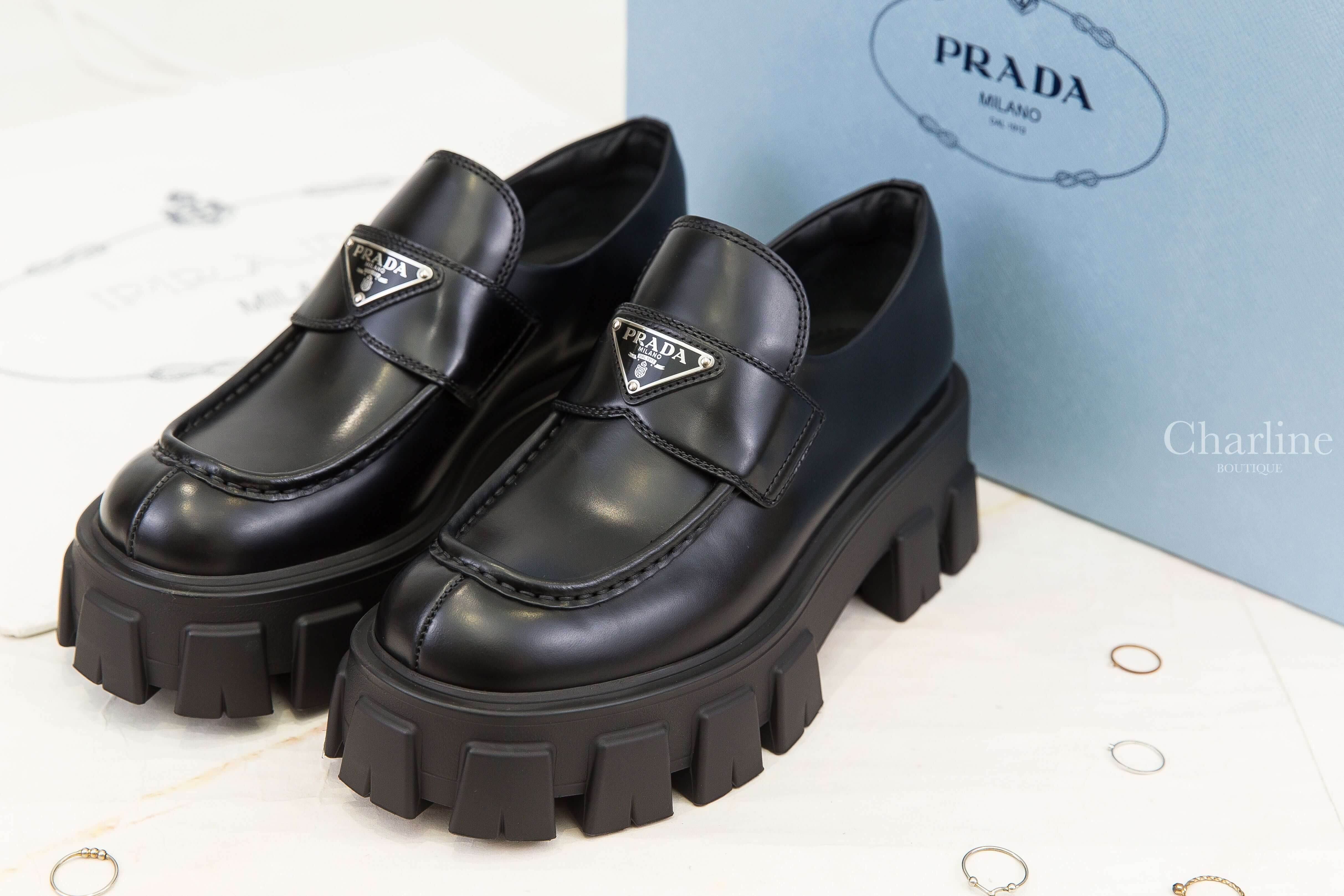 Prada Brushed Leather Monolith Loafers 黑色三角銀字Logo小牛皮厚底樂福鞋-Charline Boutique 精品代購