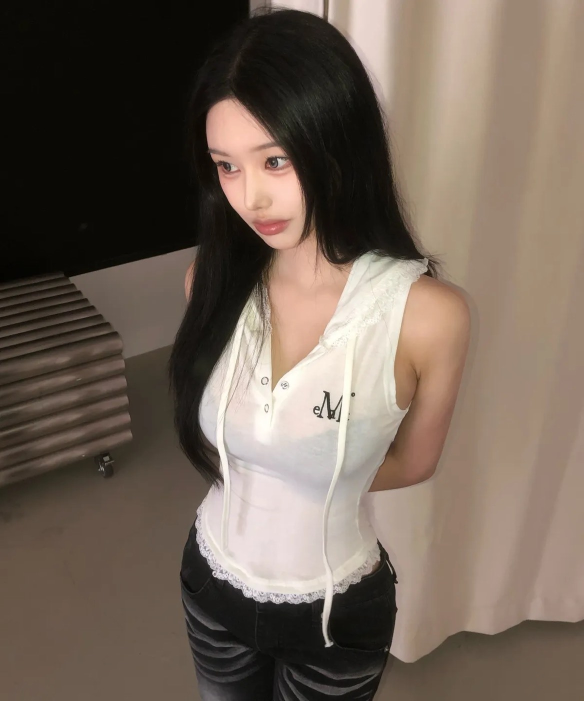 (預購) 韓國 Mucent 蕾絲修身連帽無袖 (3colors)