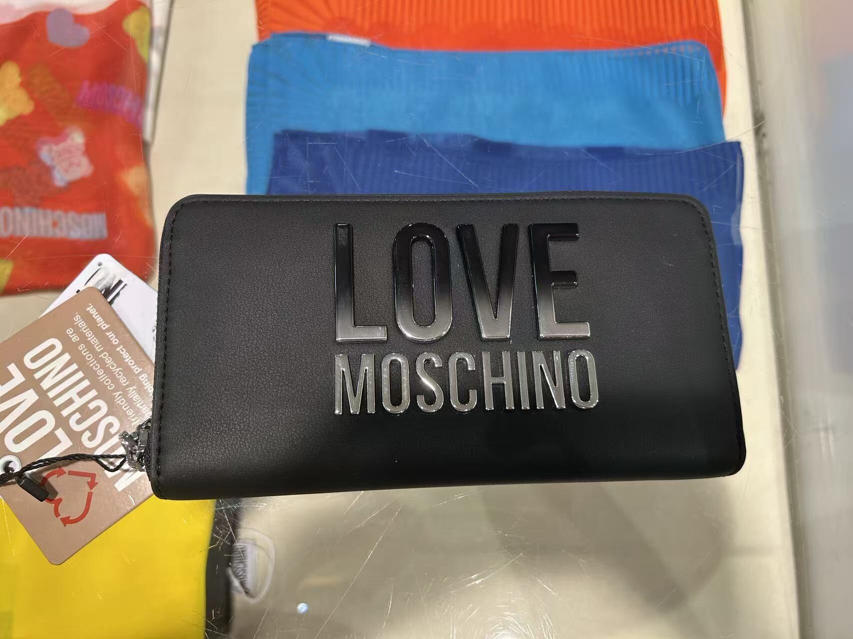LYS02204 Love Moschino 立體金屬字母拉鏈長銀包黑色