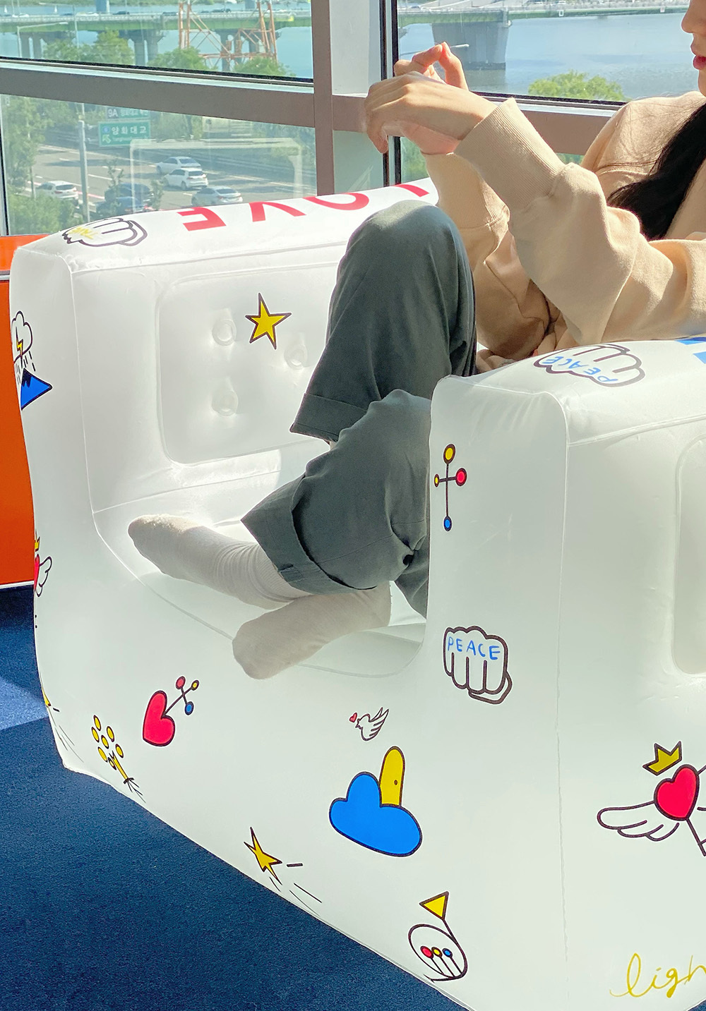 DREAMI SOFA｜夢幻空氣沙發椅-ABSTRACT（可愛塗鴉）