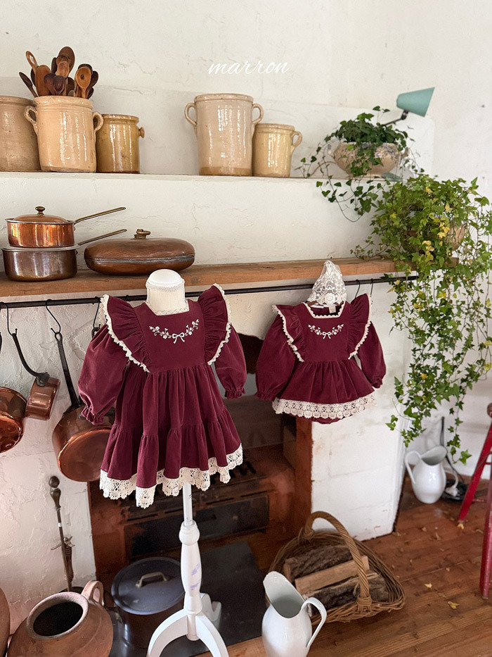 正韓秋Marron 小童刺繡蝴蝶結飛袖洋裝