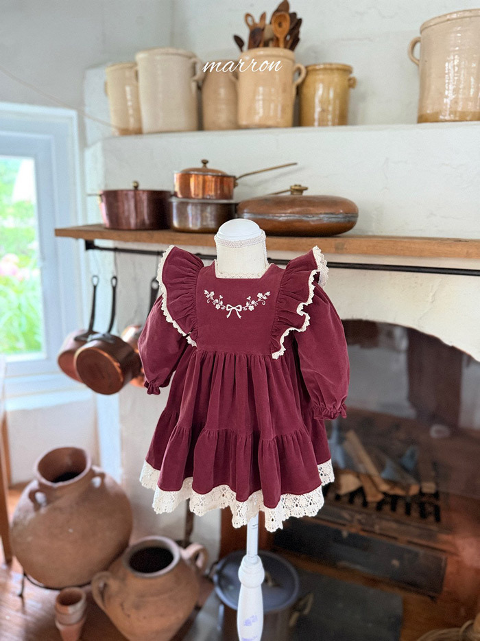 正韓秋Marron 小童刺繡蝴蝶結飛袖洋裝
