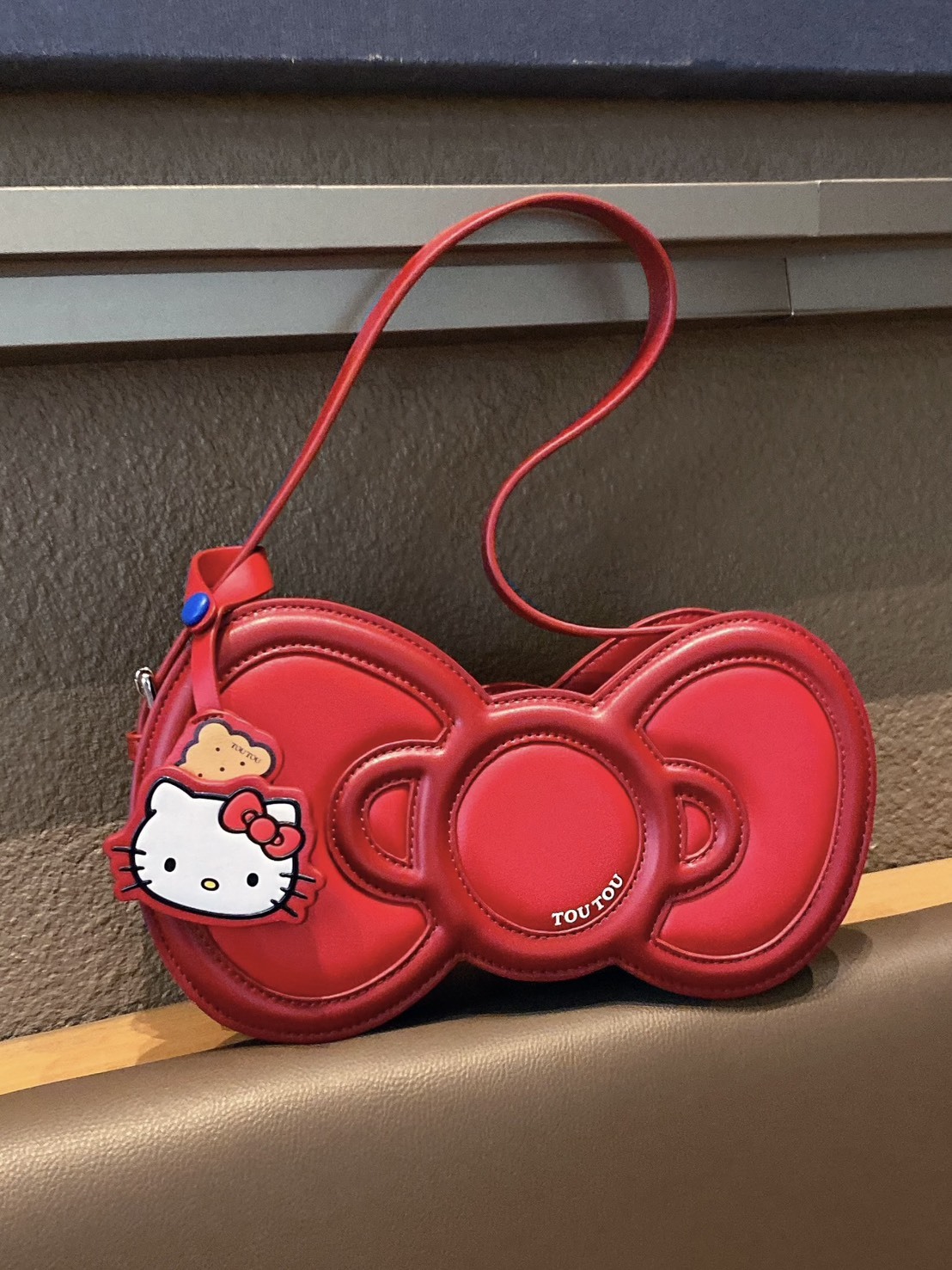 正版授權 TOUTOU X HELLO KITTY 三麗鷗 蝴蝶結腋下托特包