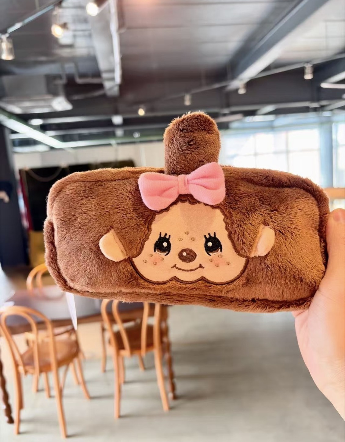 （預購）Monchhichi 蒙奇奇 蝴蝶結 絨毛化妝包 筆袋 收納袋