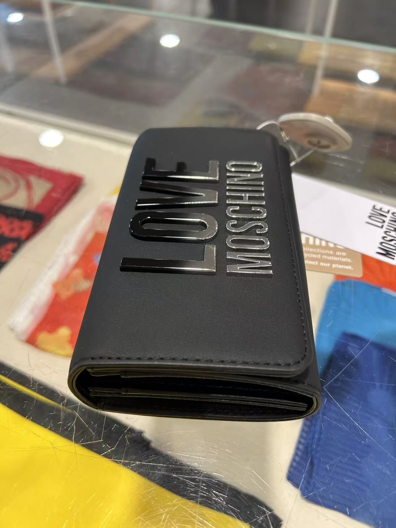 LYS02207 Love Moschino 立體金屬字母啪鈕長銀包黑色