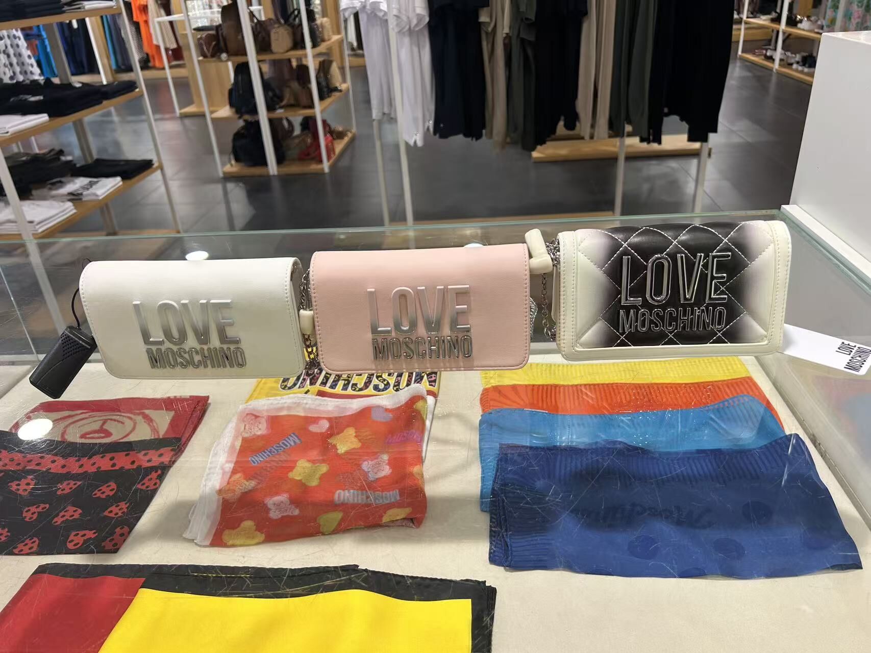 LYS02208 Love Moschino 立體金屬字母Woc