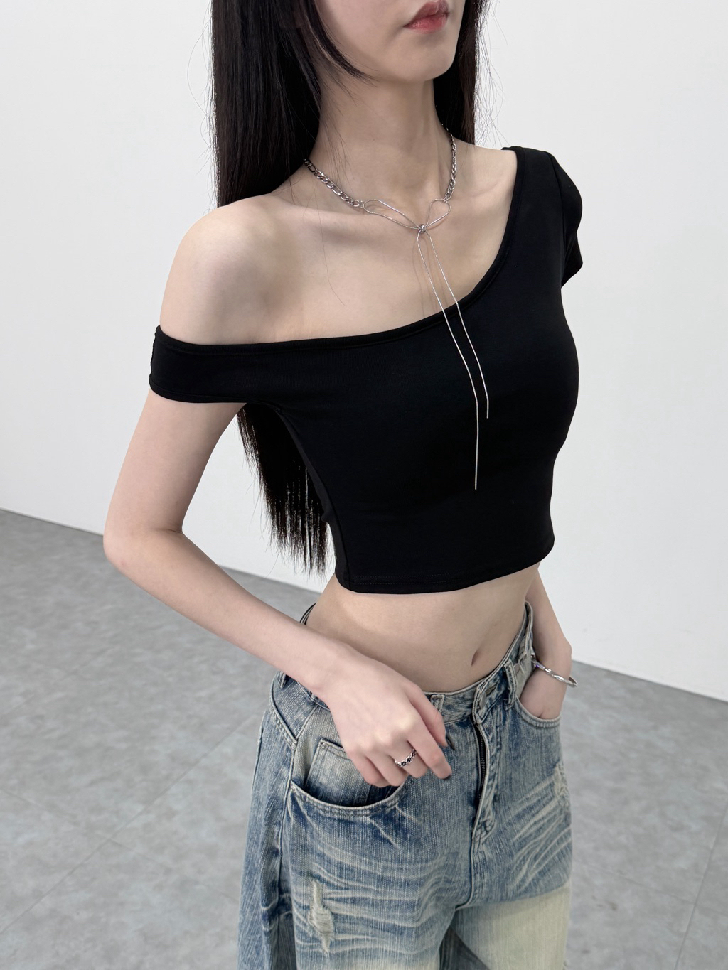 A0059-A13 辣妹側露肩胸墊上衣【罩杯可拆】