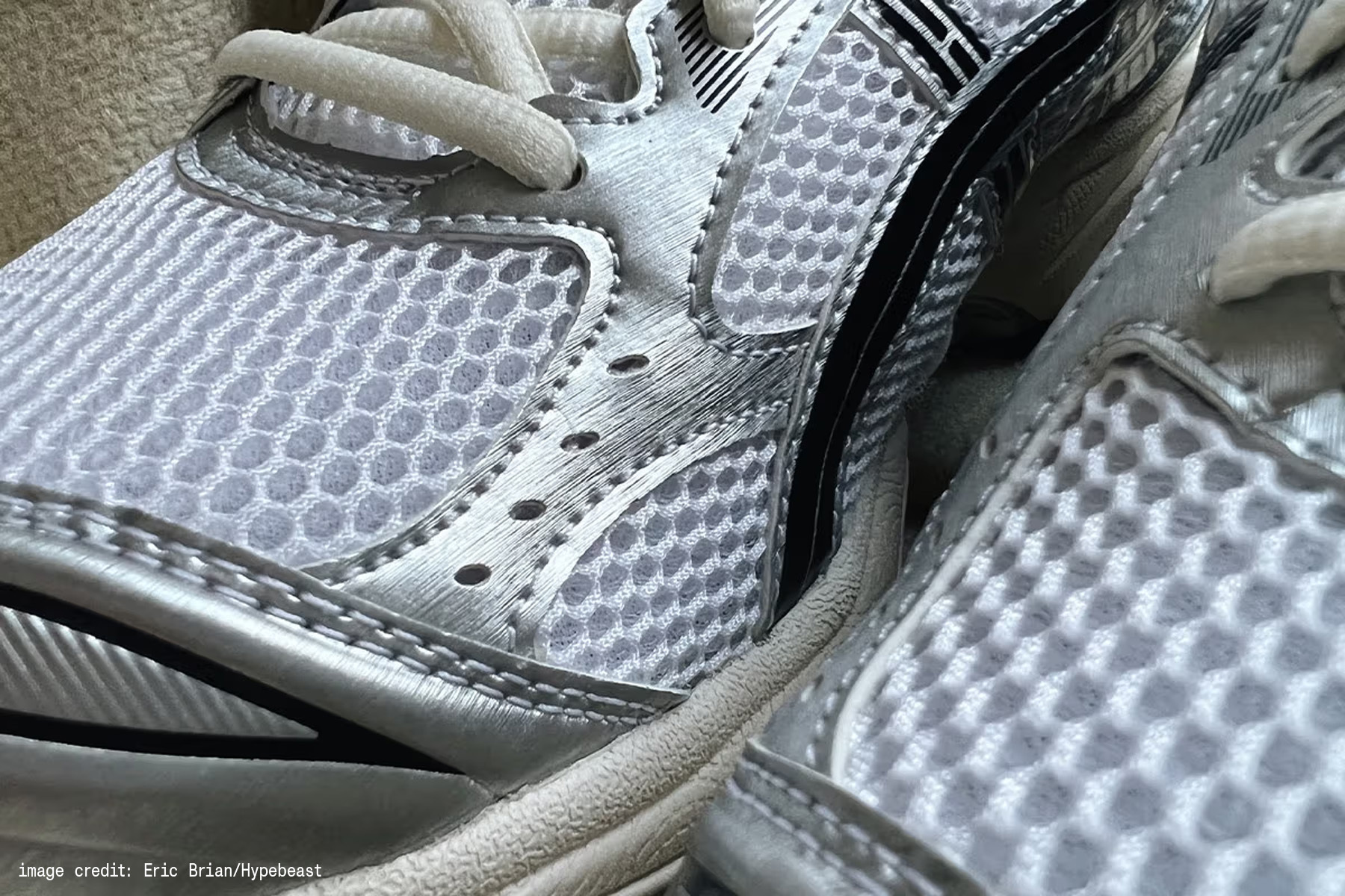 ASICS Gel-Kayano 14 金屬合成皮與網眼複合材質鞋面