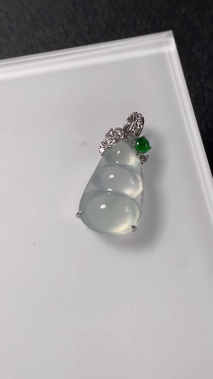 722325 翡翠高冰福豆