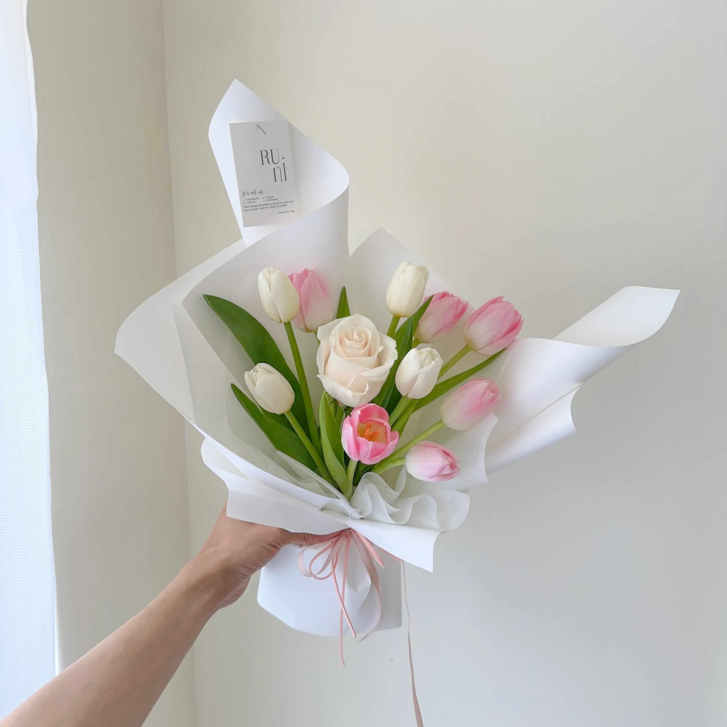 RUNI Valentine's Day Tulip Bouquet-Gentle Words