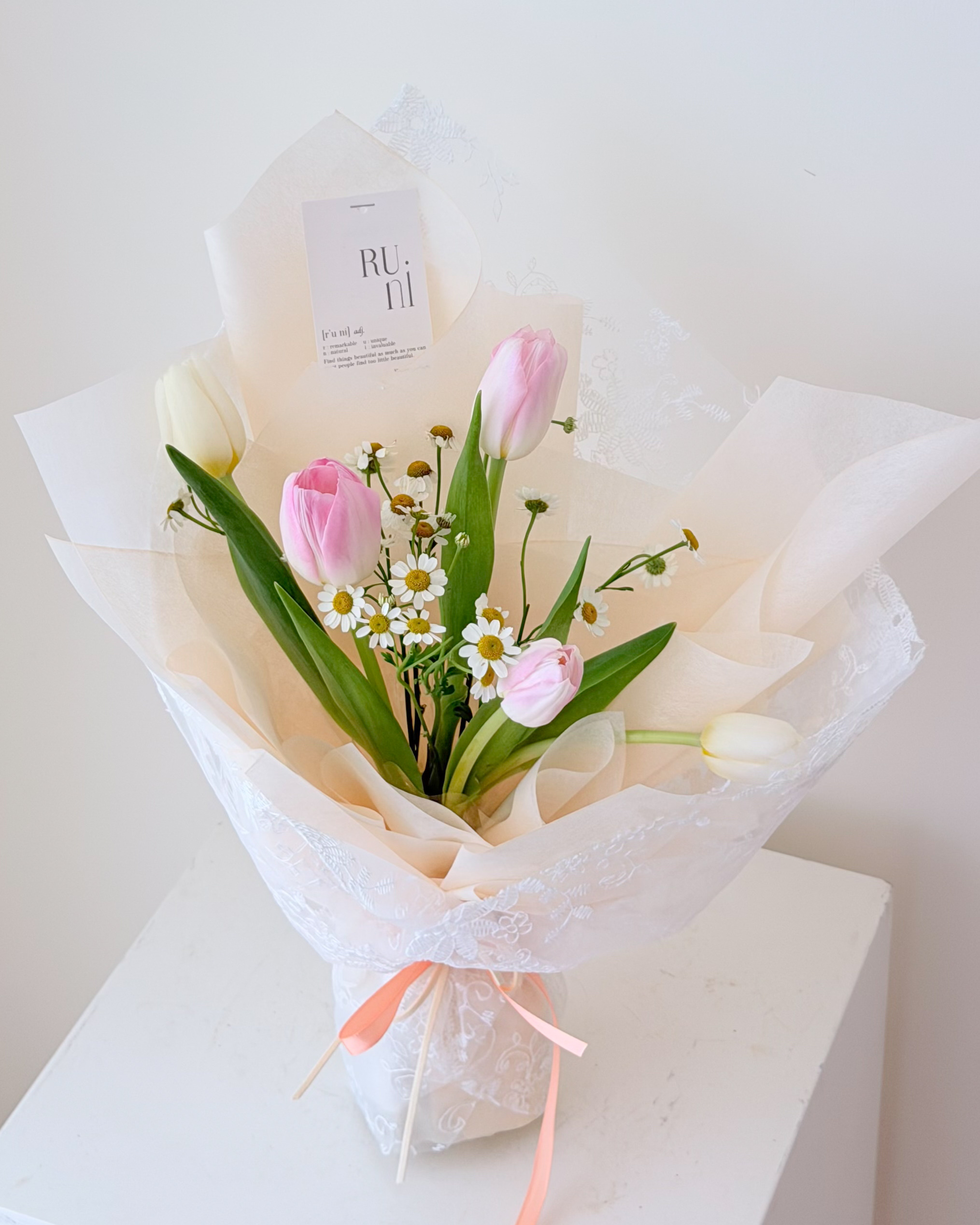 RUNI Tulip Bouquet - First Love Bloom