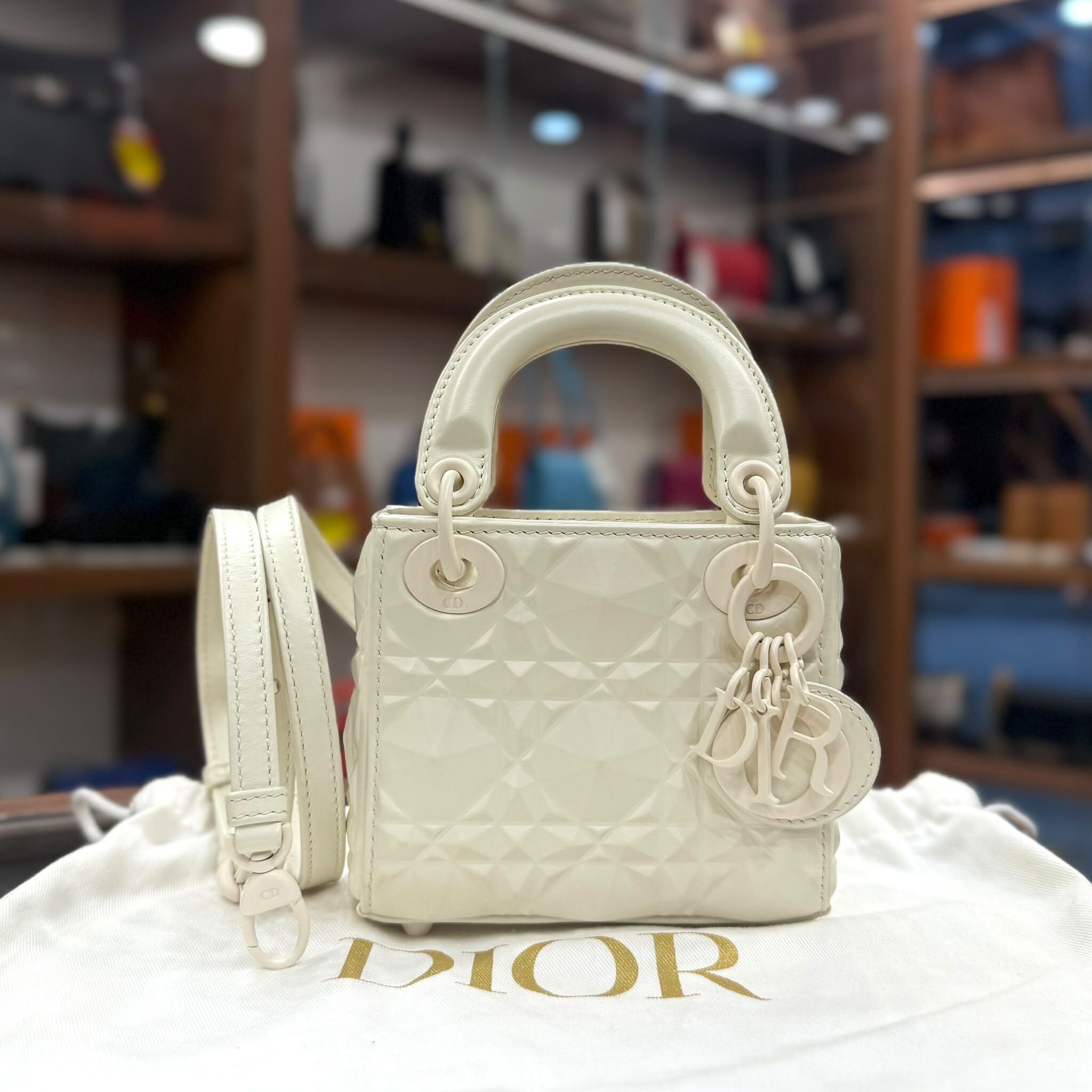 限量版~95%NEW USED  LADY DIOR MICRO CANNAGE CALFSKIN 奶白色牛皮鑽石籐格紋 #迪奧戴妃