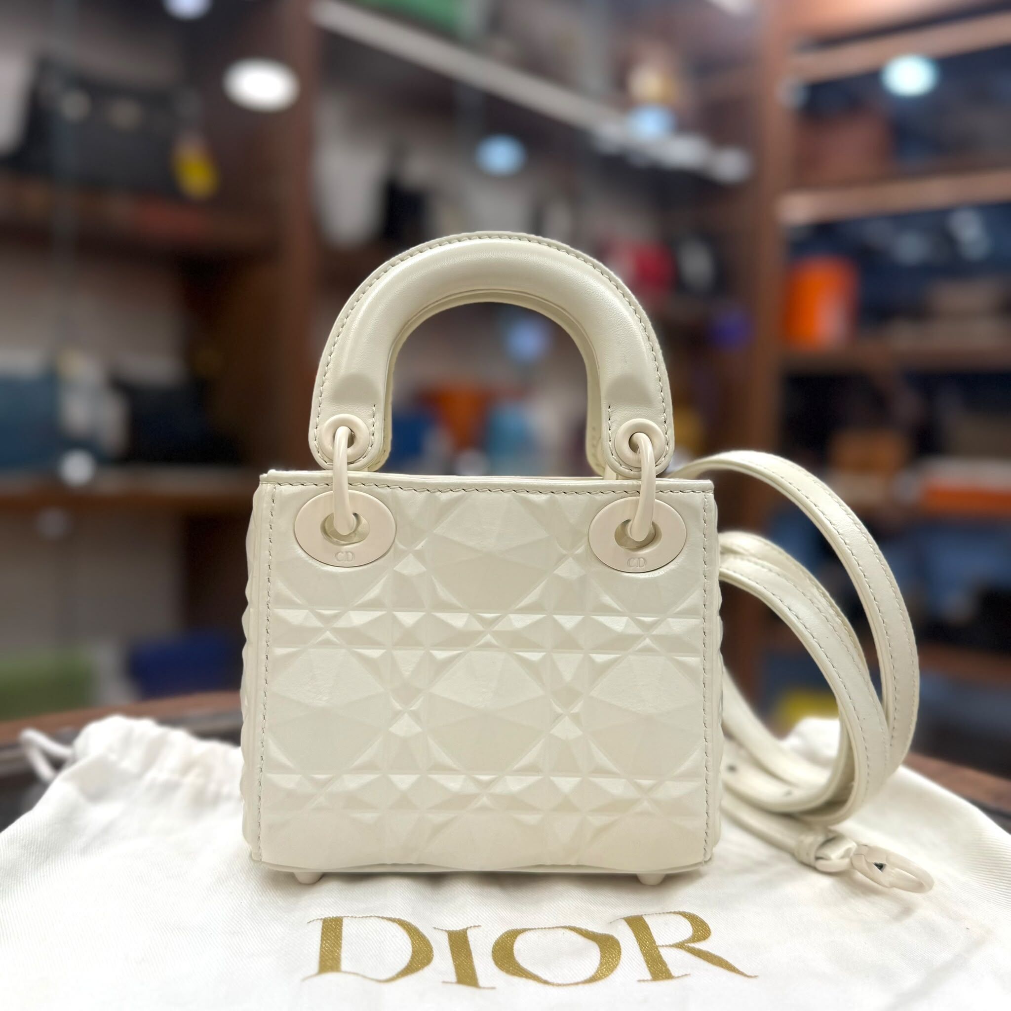 限量版~95%NEW USED  LADY DIOR MICRO CANNAGE CALFSKIN 奶白色牛皮鑽石籐格紋 #迪奧戴妃