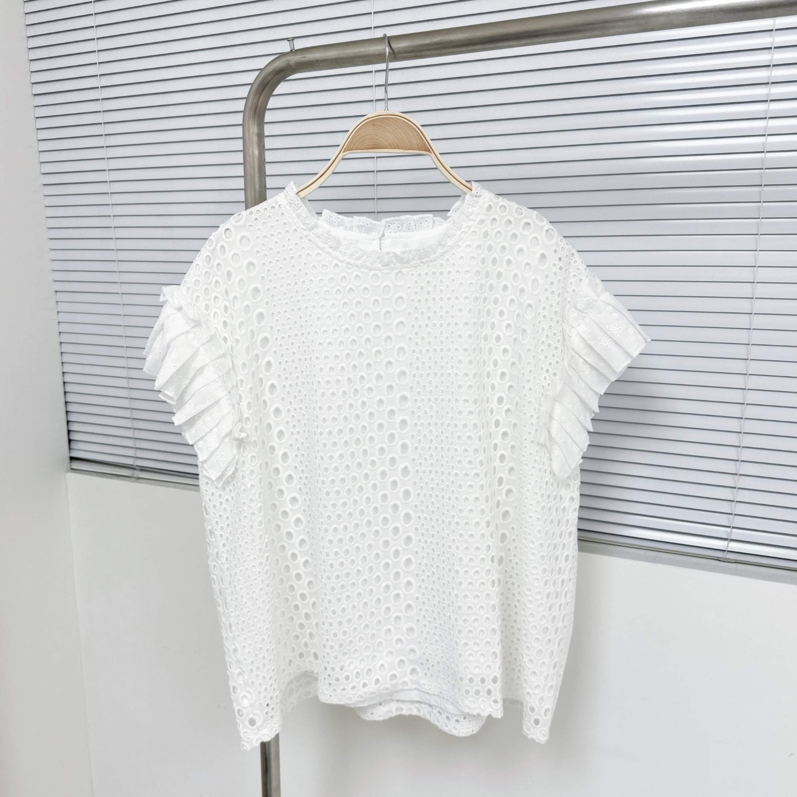 【廠家制】全通花短袖TOP (A18)