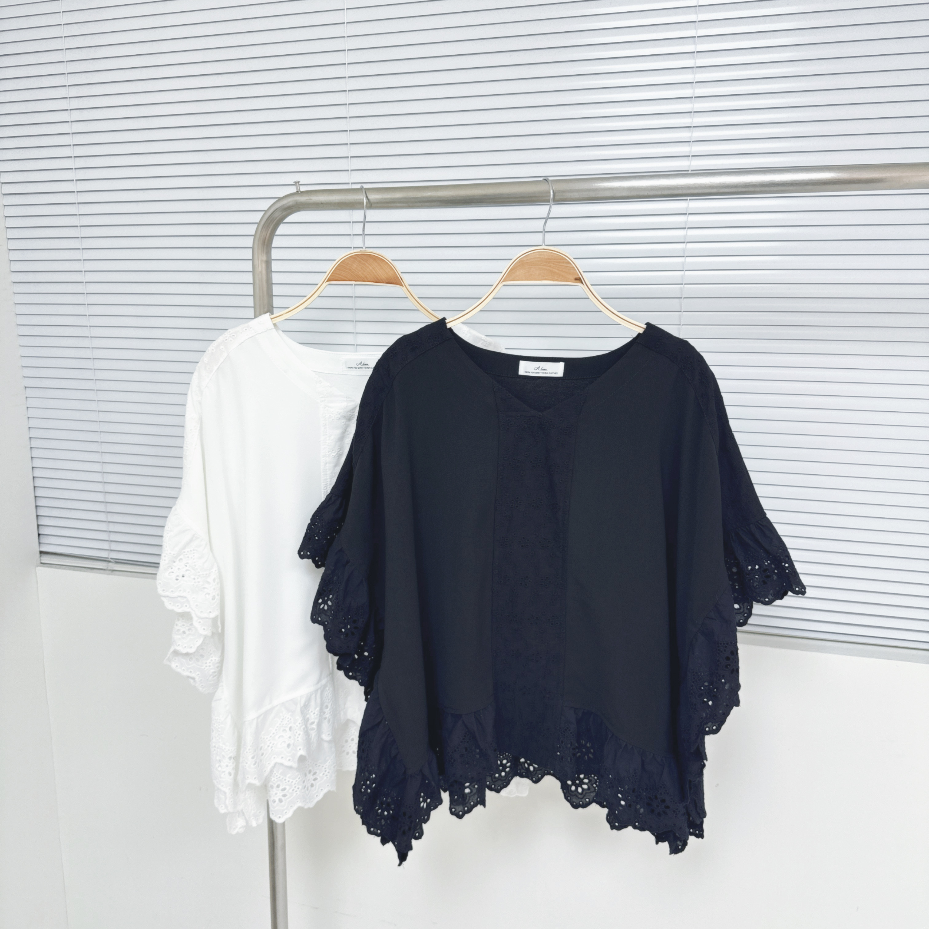 【廠家制】V領通花邊鬆身TOP (A24-A25)
