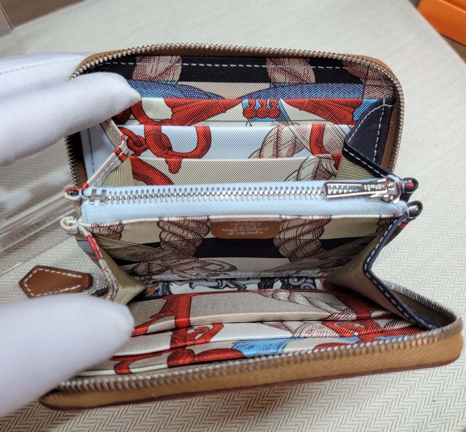 HERMES SILK IN COMPACT Gold/Bleu/Gris EPSOM 金棕色