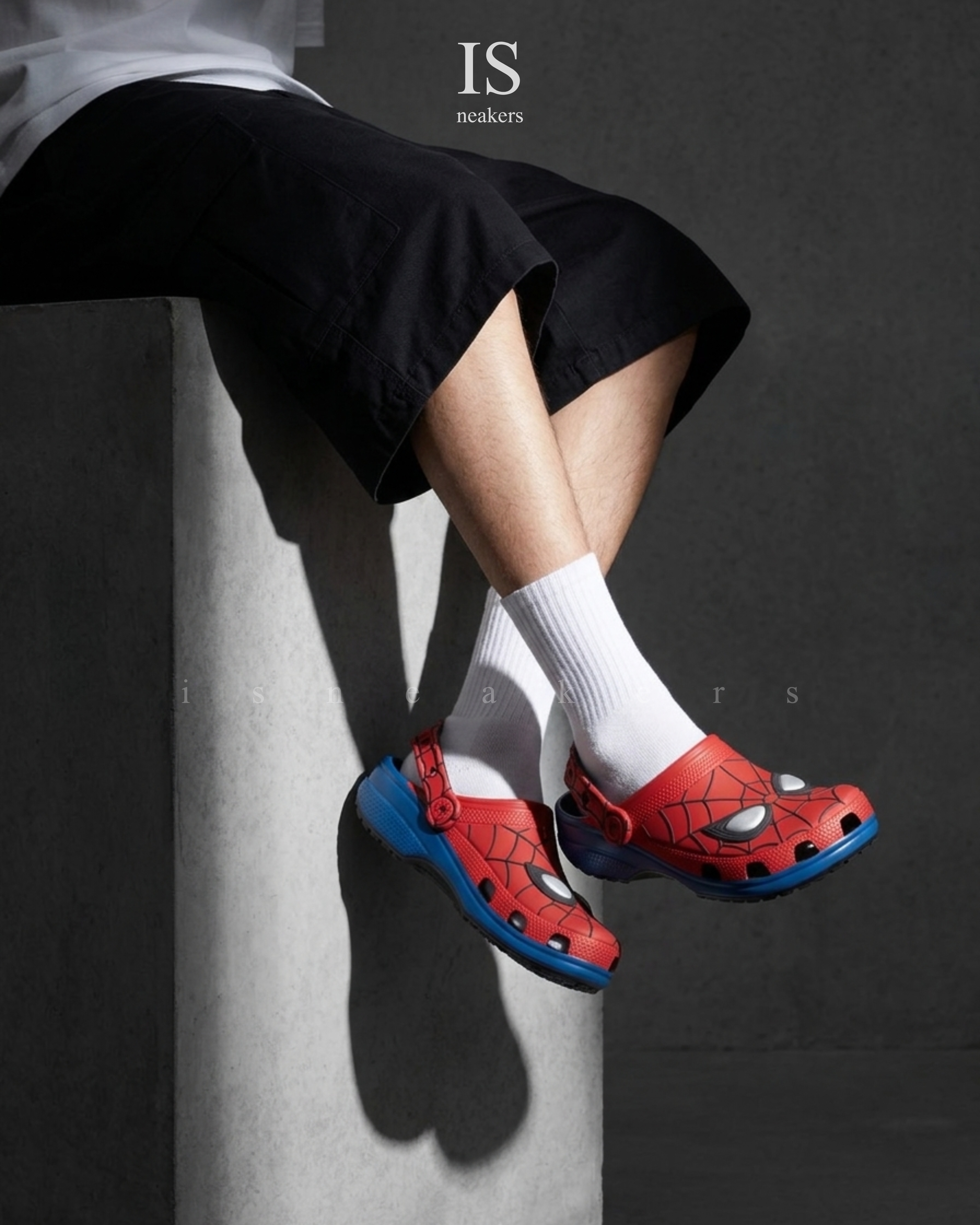 iSNEAKERS｜Crocs卡駱馳Spider-Man 蜘蛛人聯名   經典克駱格 213518-90H