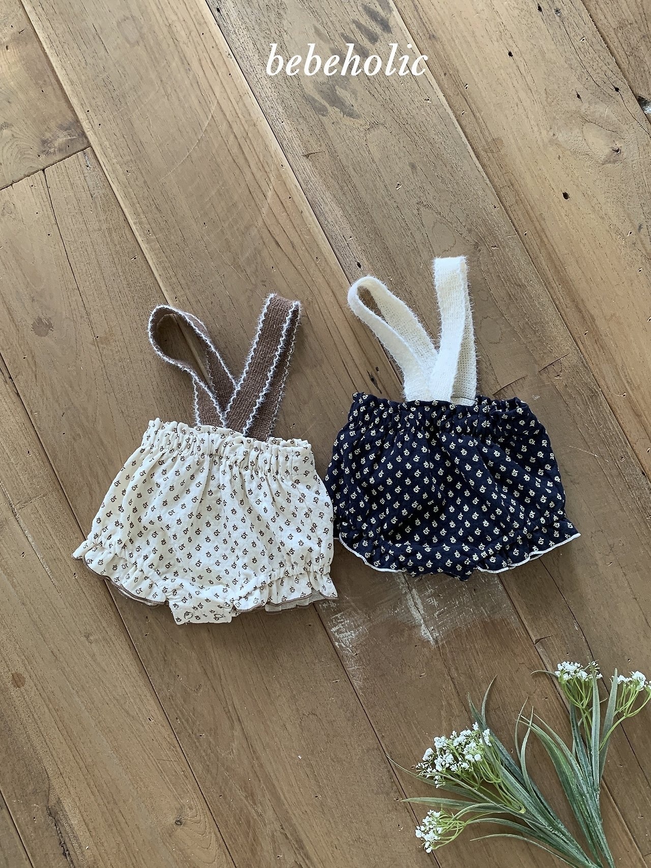 BEBE HOLIC Leaf Suspender Bloomers