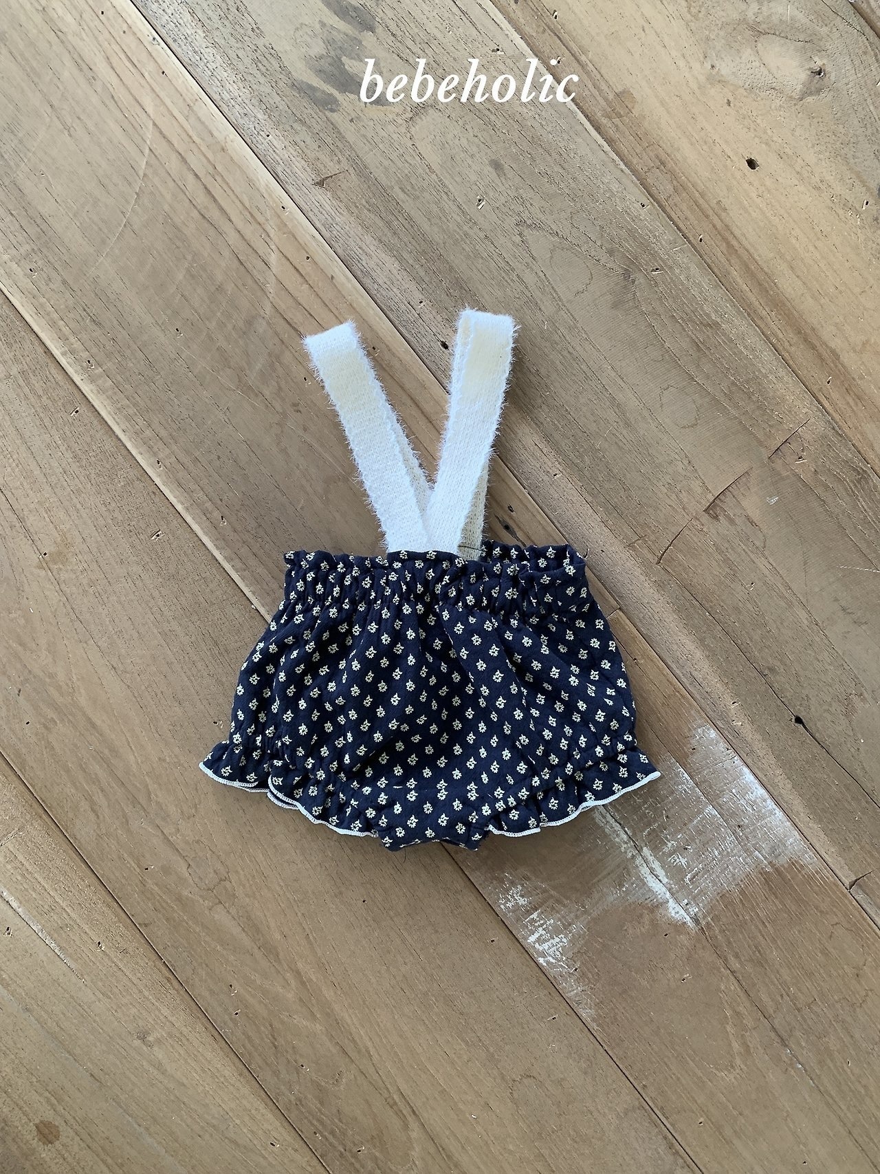 BEBE HOLIC Leaf Suspender Bloomers