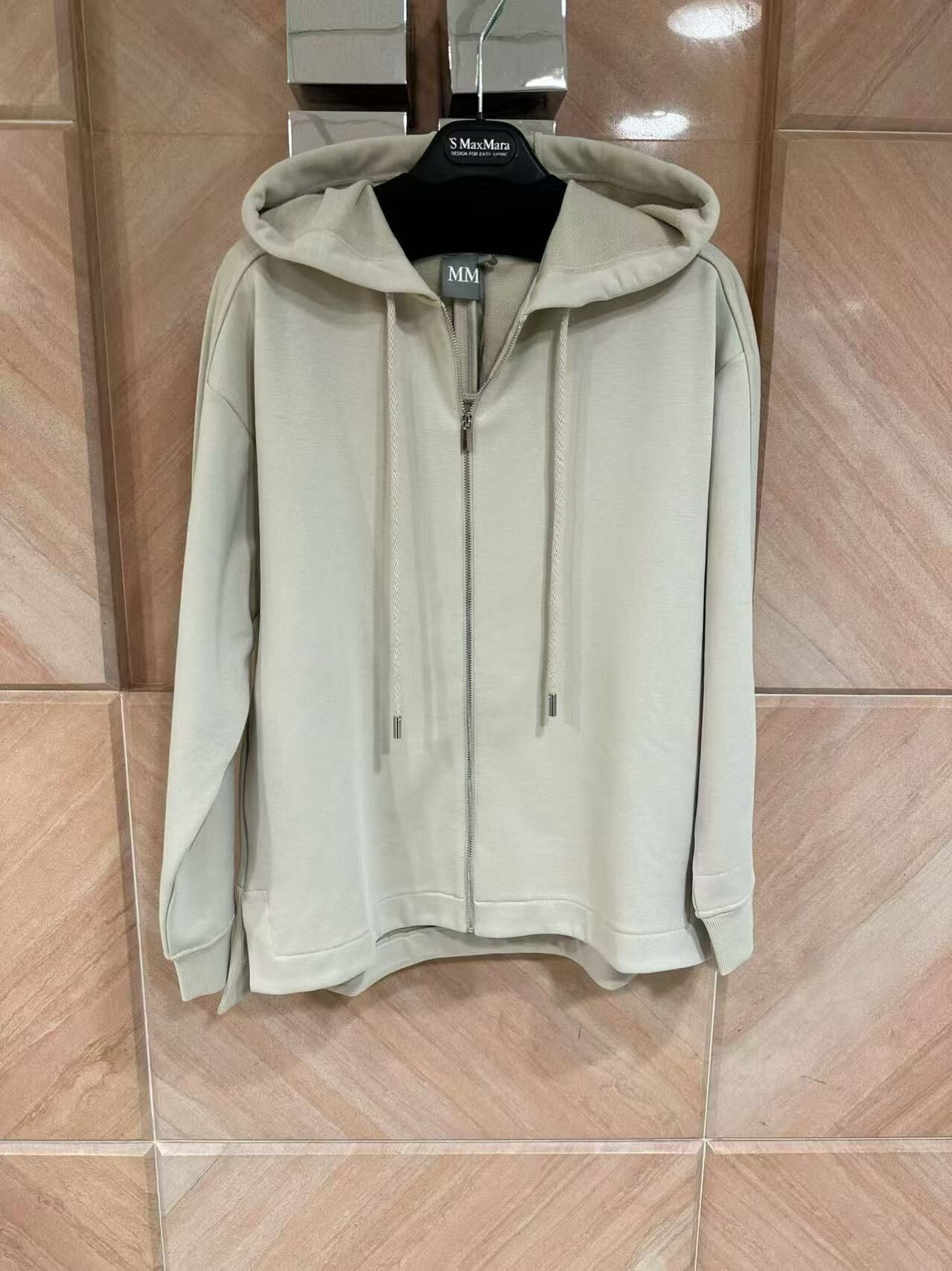 MM689 -T