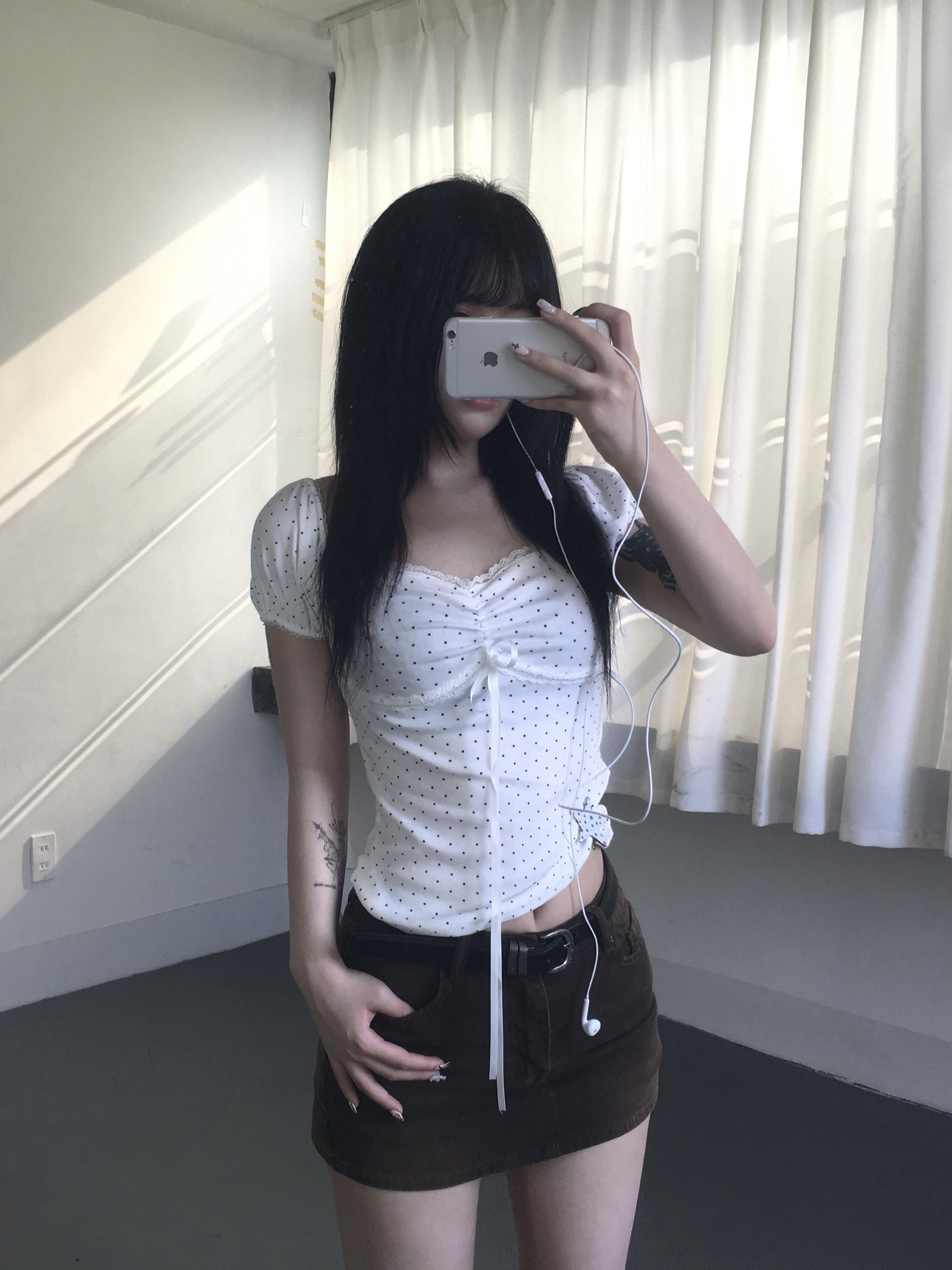 少女感點點抓皺上衣附蕾絲脖帶