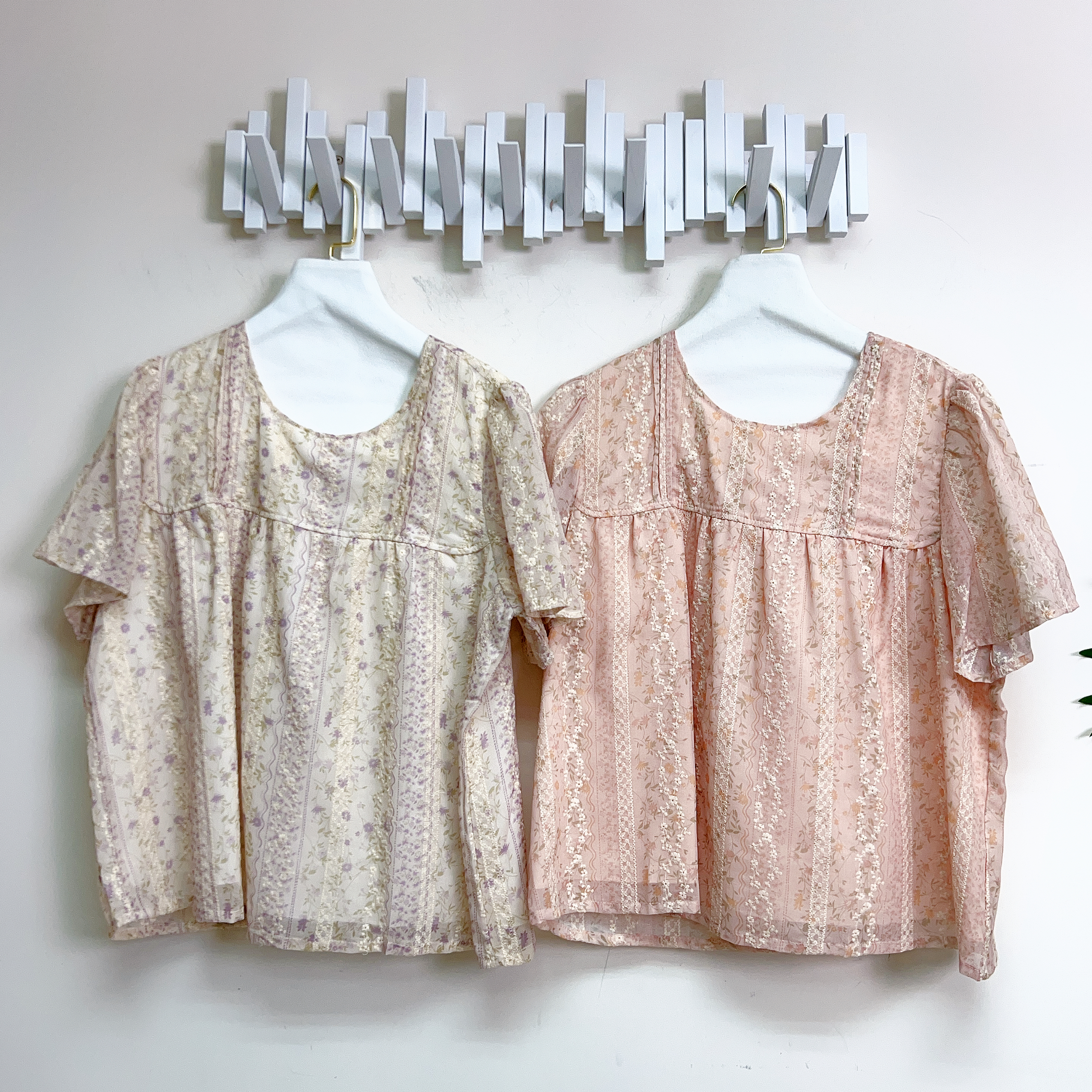 碎花刺繡蕾絲拼接荷葉袖雪紡上衣 (胸42 腰44 長23吋) 37182 #0708clo