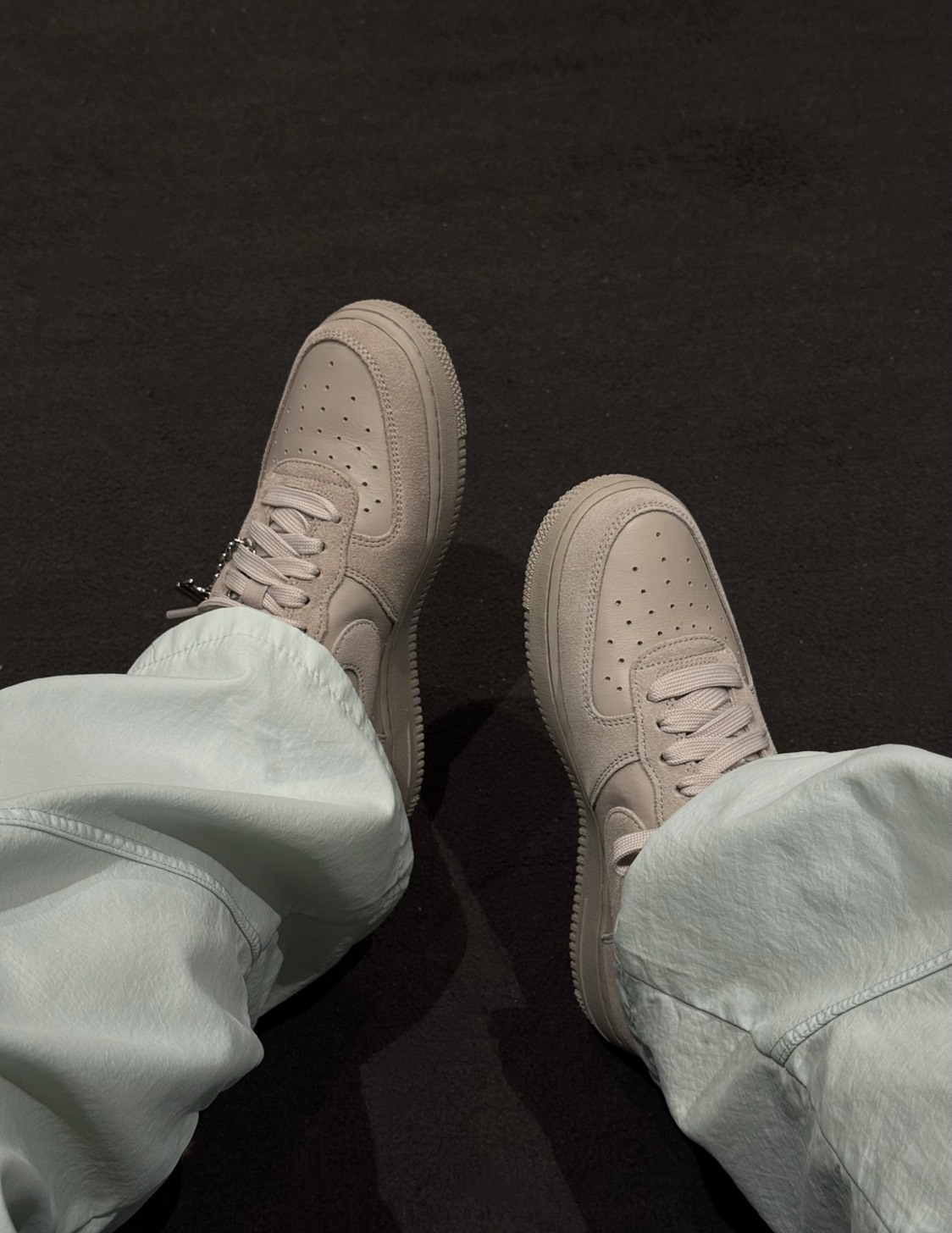 <燕麥美拉德🪨>NIKE AIR FORCE 1 '07 AF1 國外限定色 燕麥美拉德 奶灰 麂皮 金屬墜飾 女鞋