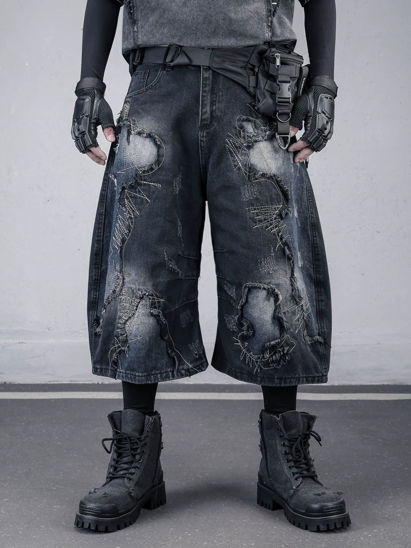 𝙏𝙀𝘾𝙃𝙒𝙀𝘼𝙍 重工洗水刺繡彎刀牛仔褲
