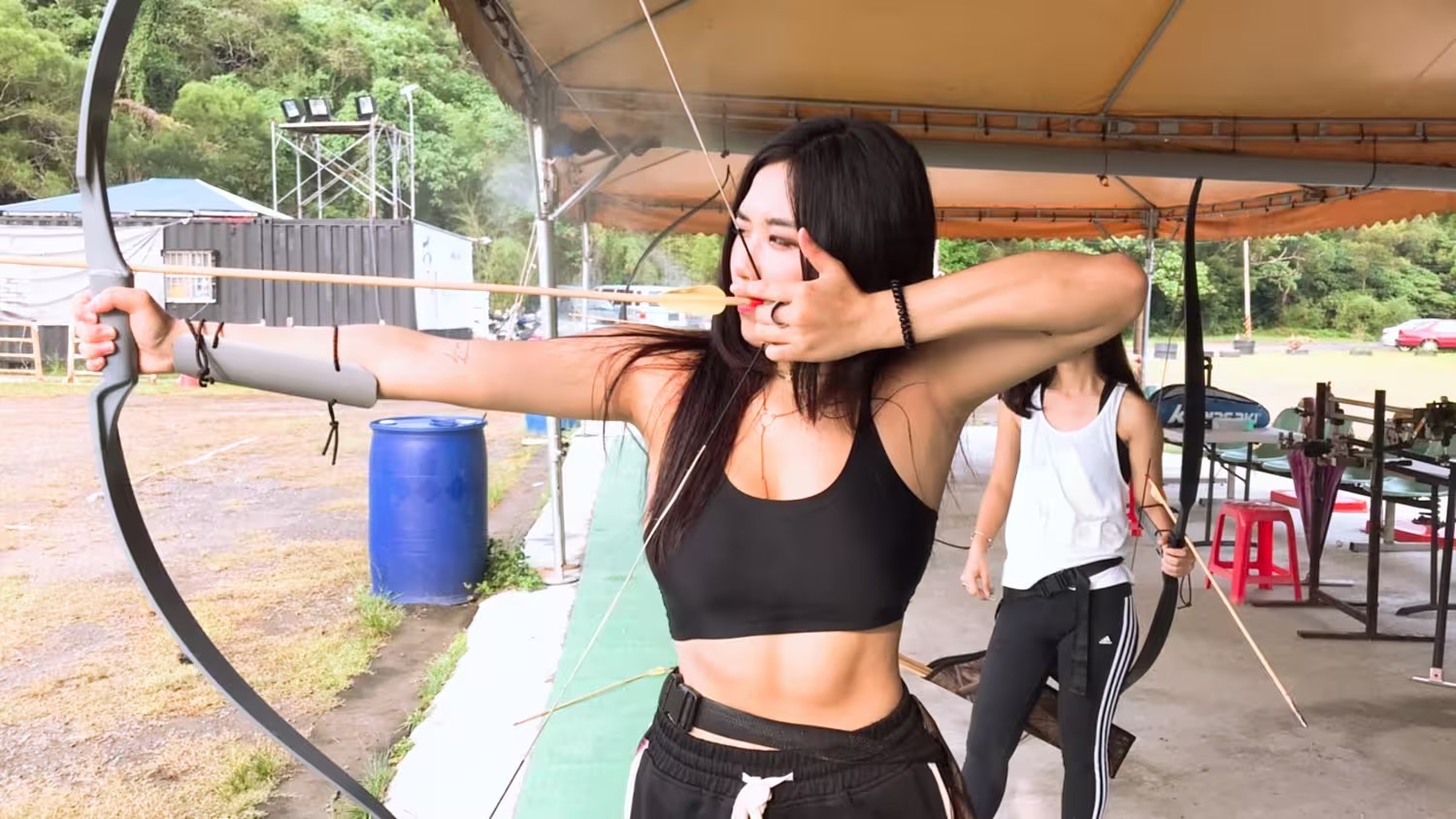 美杜莎創辦人進行射箭運動