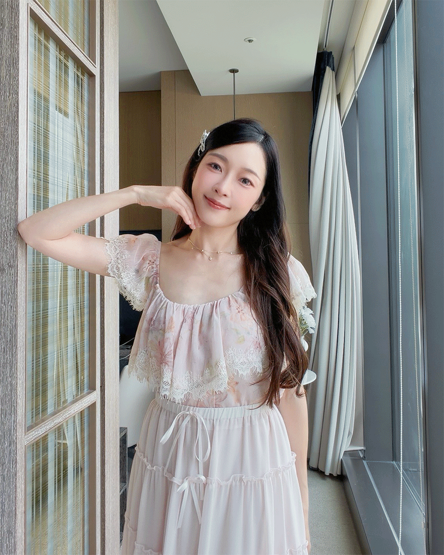 LINA LINA傾心花意層次睫毛蕾絲滾邊花卉上衣-唯美粉