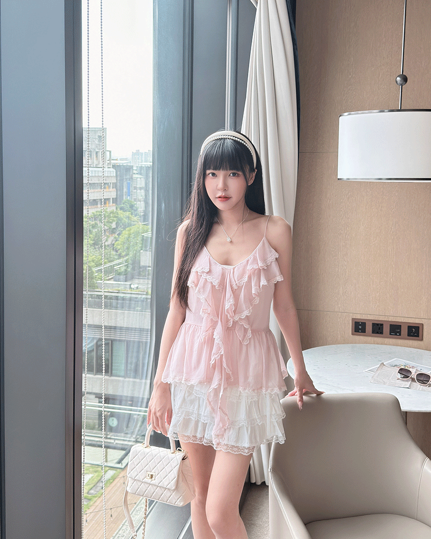 LINA LINA柔美吟詠層次緹花荷葉飄帶上衣-玫瑰粉