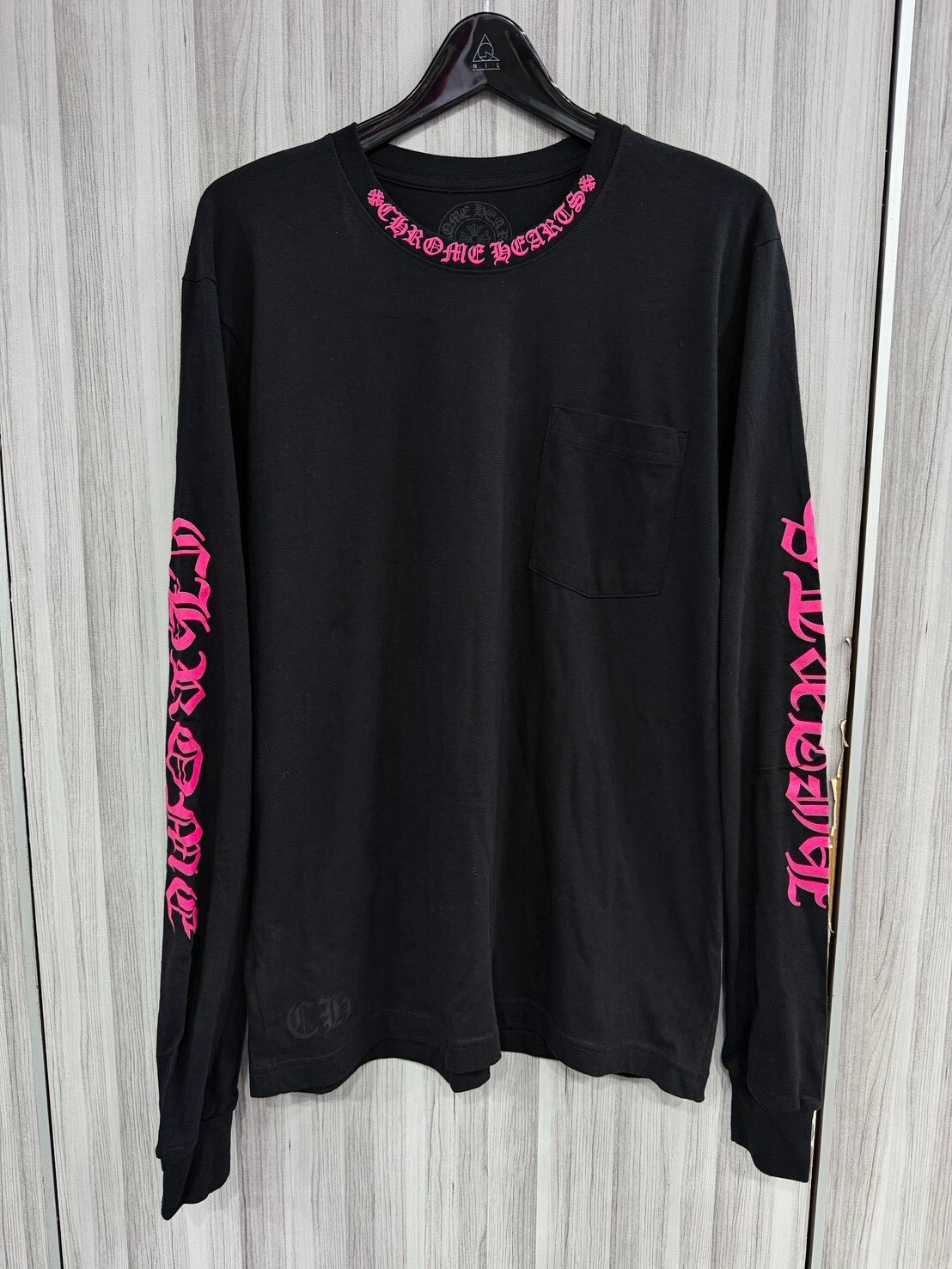 Chrome Hearts 克羅心 黑粉歌德字Logo領口雙臂長袖 T
