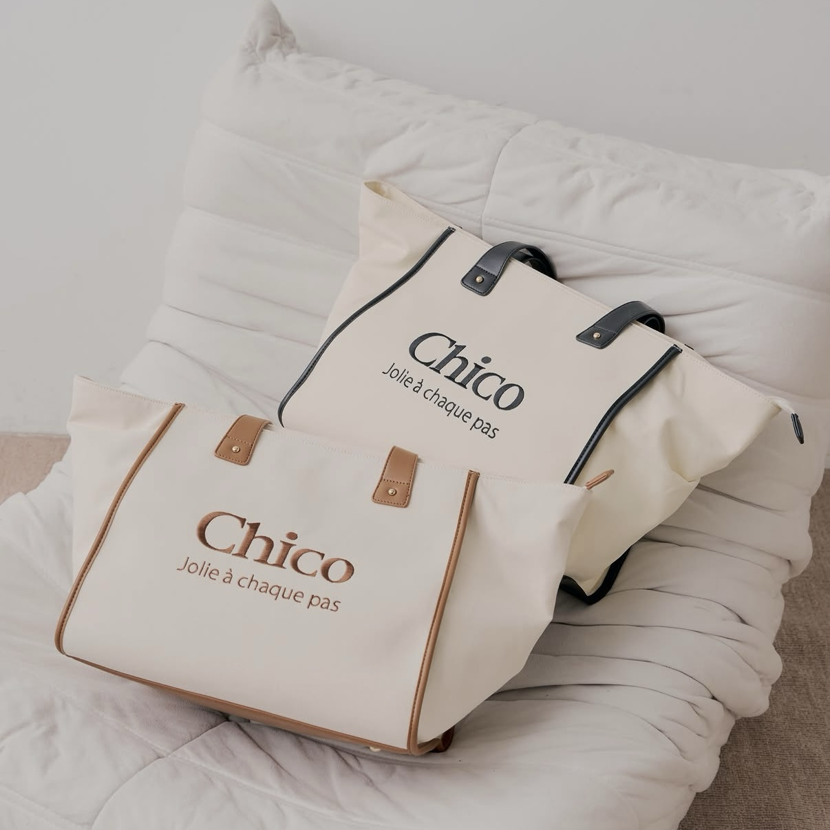 Chico / Carry-on Logo Embroidered Travel Tote Bag