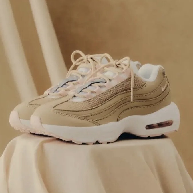 KITH x NIKE AIR MAX 95 GS 奶茶粉 氣墊 慢跑 女鞋 IM6039-201