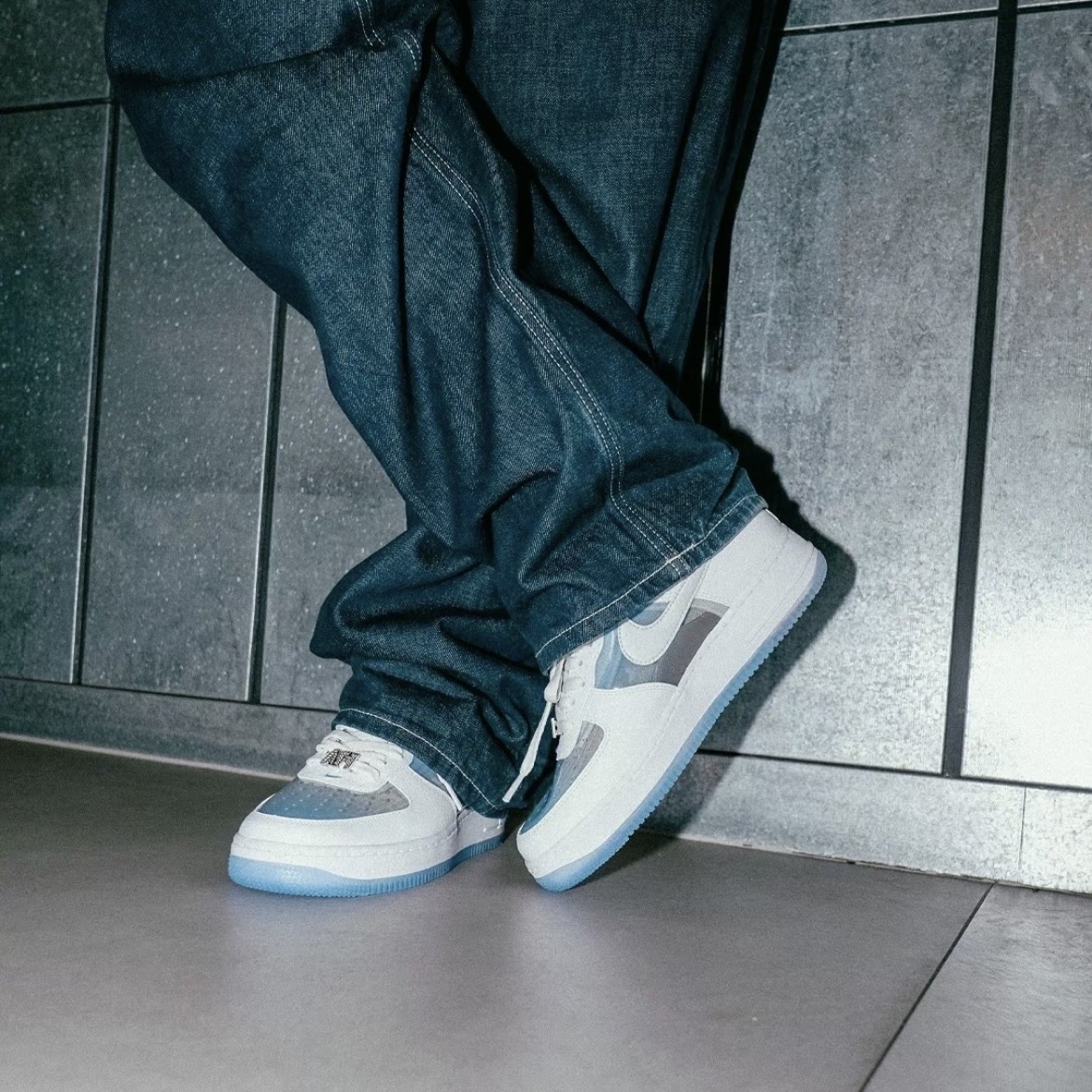 NIKE AIR FORCE 1 LOW 白藍 透明鞋面 "WHITE AND UNIVERSITY BLUE" 男鞋 IB5724-100