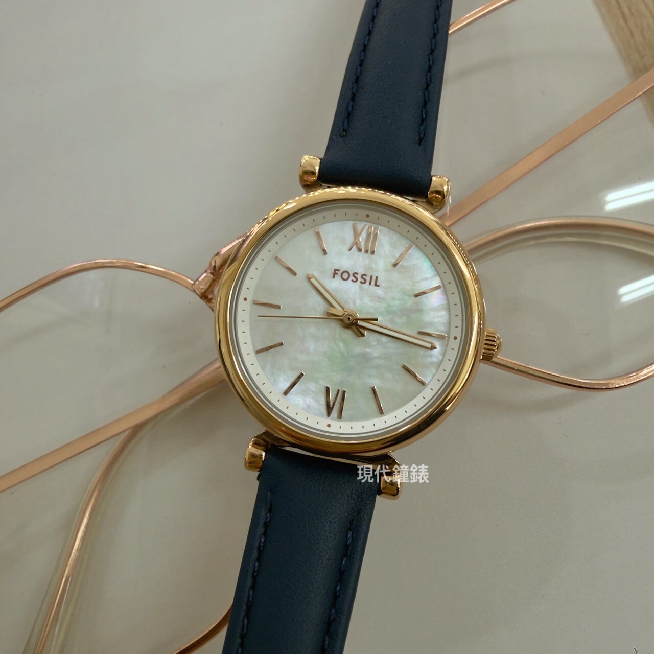 【FOSSIL】Carlie Mini 簡約大三針珍珠貝女錶 ES4502 28mm 現代鐘錶