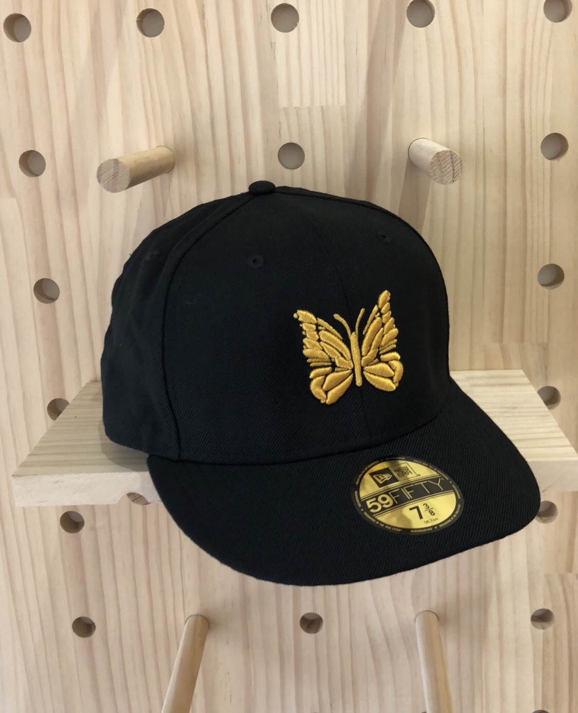 【APAIR】預購 NEEDLES x NEW ERA 59 Fifty - Papillon Emb. 黑 金蝴蝶 全封帽 聯名款