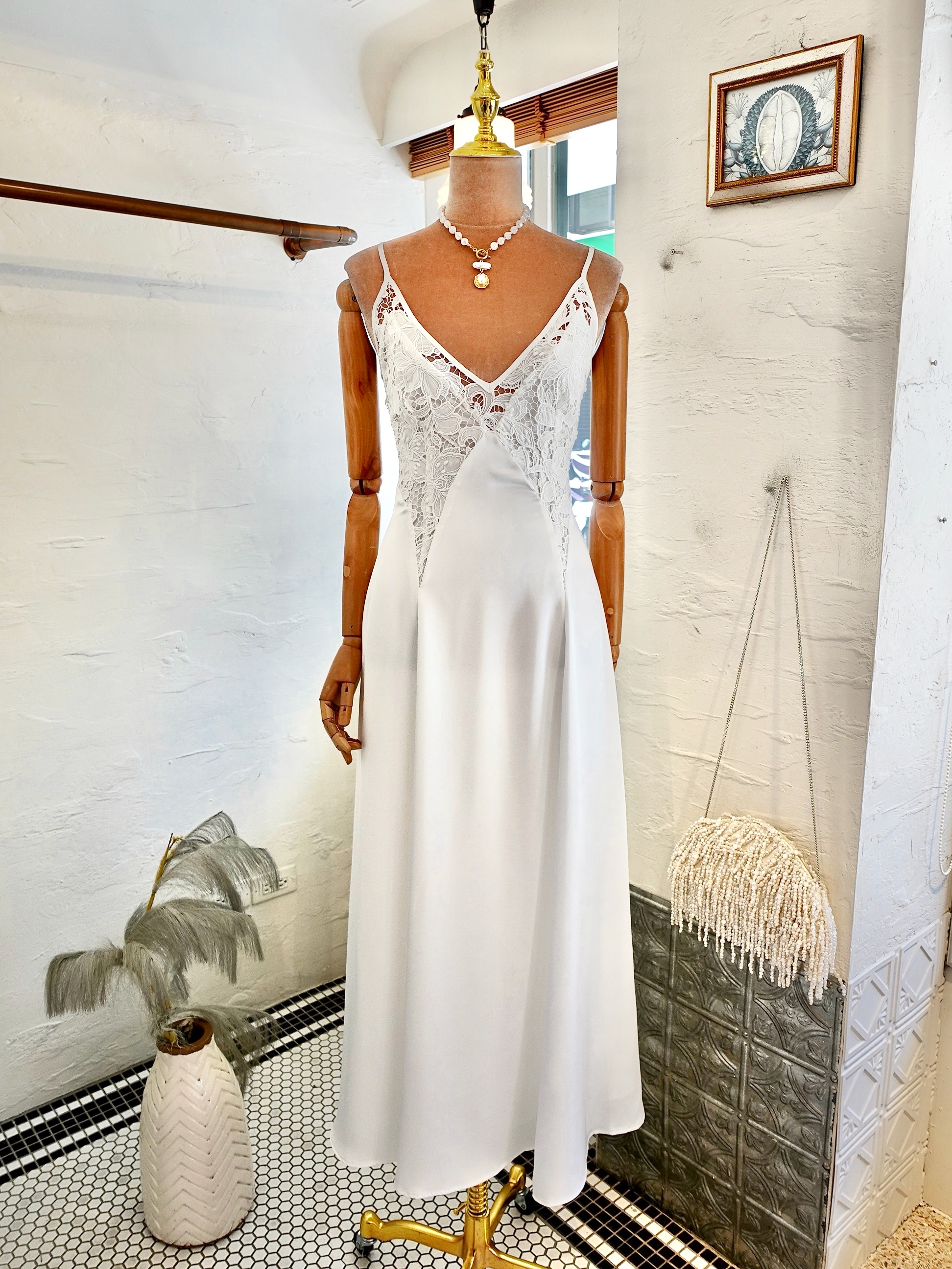 Little White白色緞面鈎洞蕾絲Dress