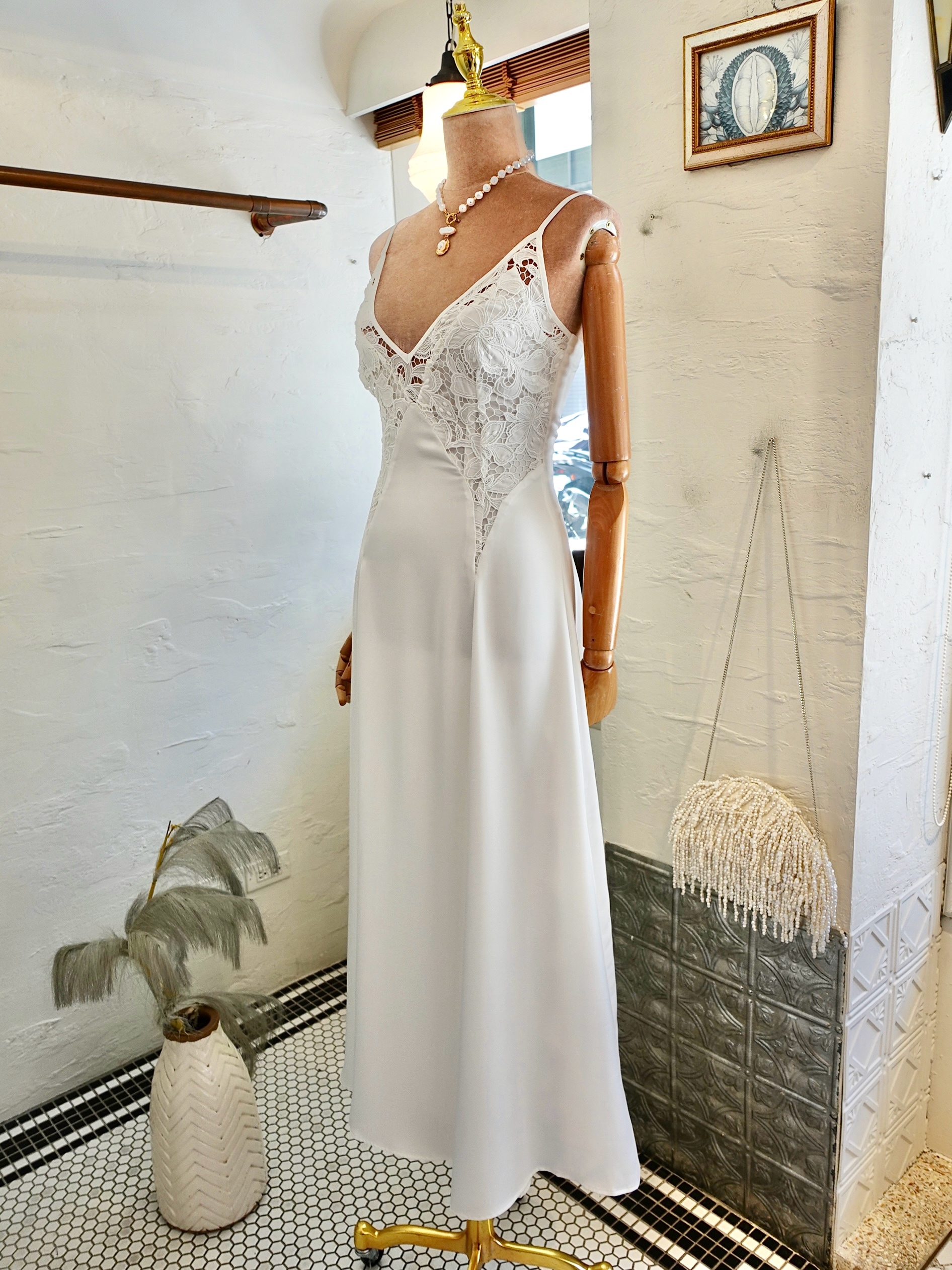 Little White白色緞面鈎洞蕾絲Dress